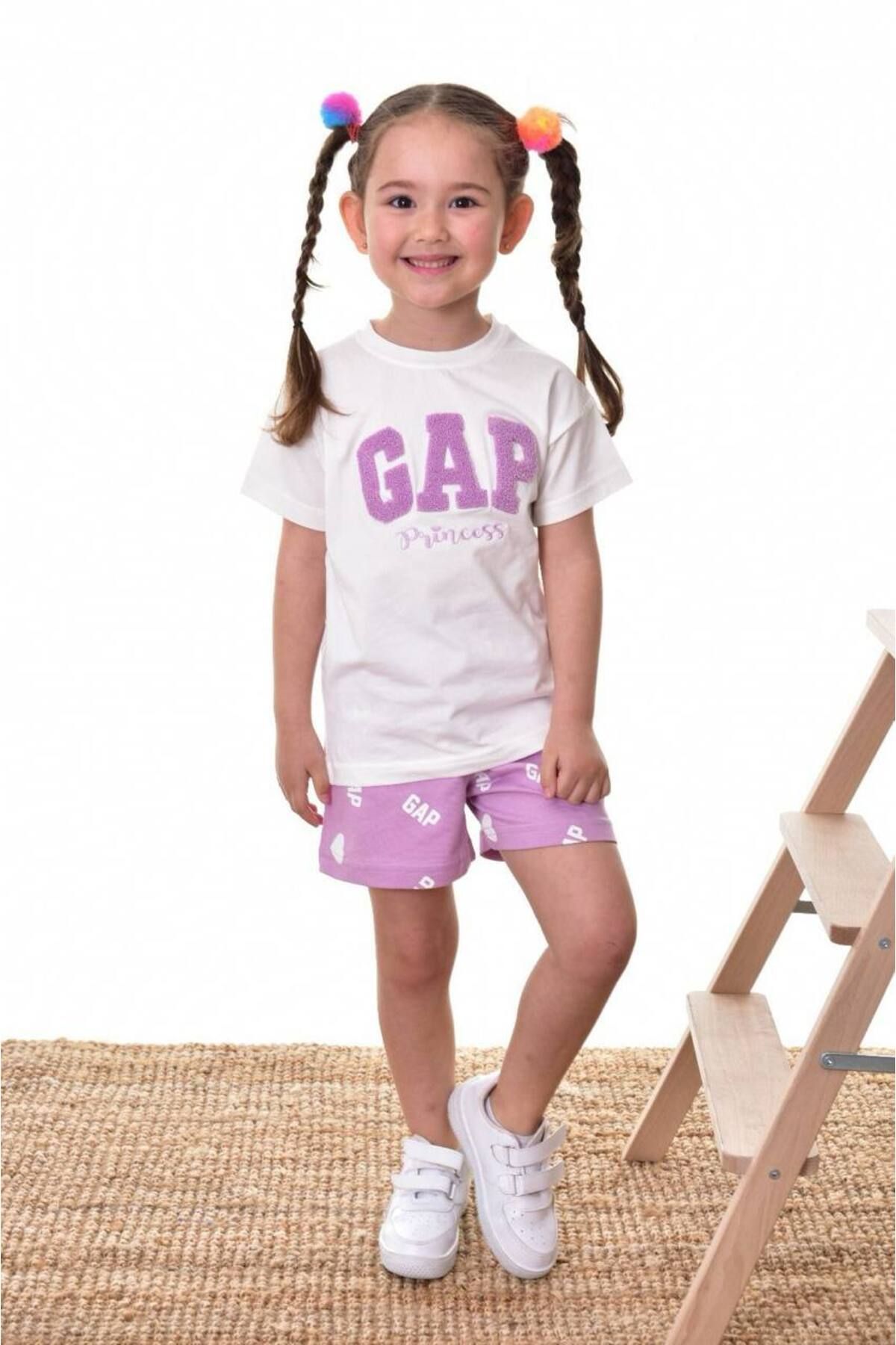 GAP Kız Çocuk Punch İşlemeli T-shirt-Şort Takımı