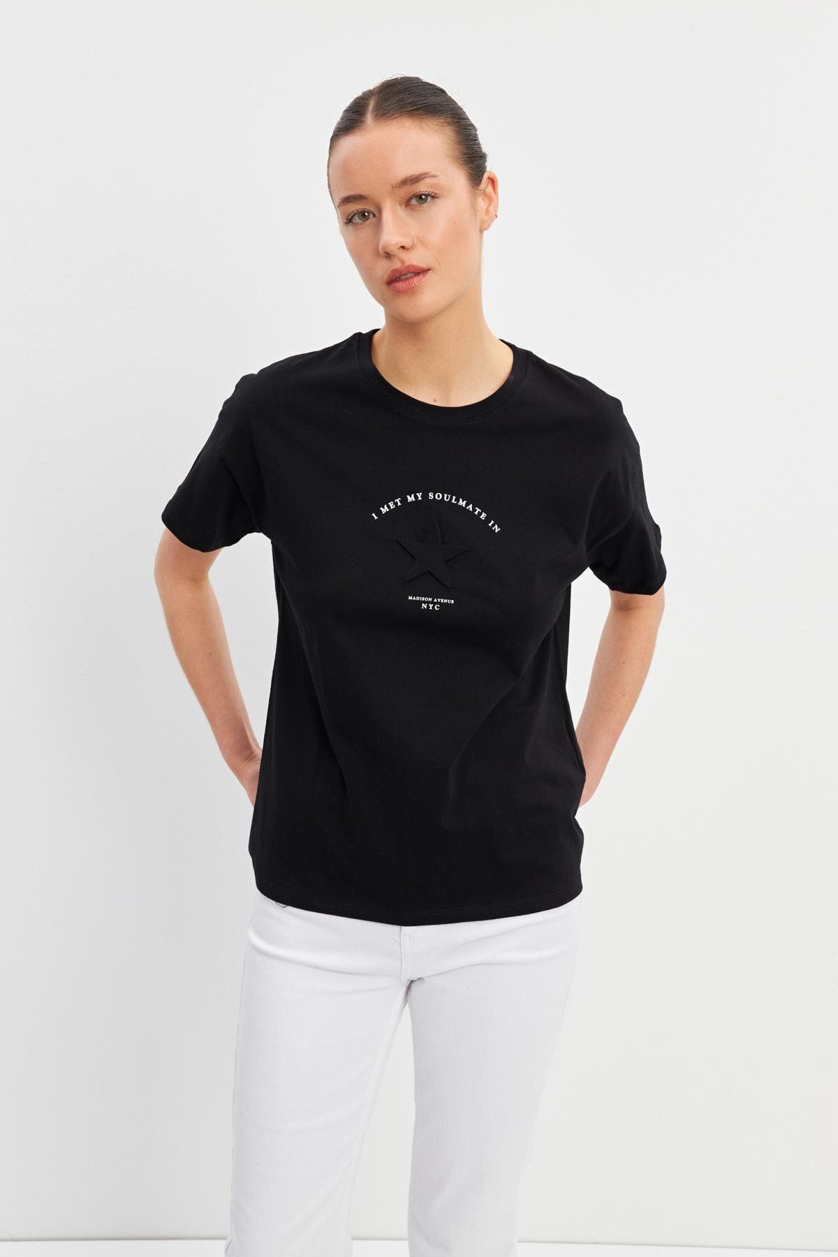 Setre Siyah Yıldız Detaylı Baskılı Bisiklet Yaka T-Shirt