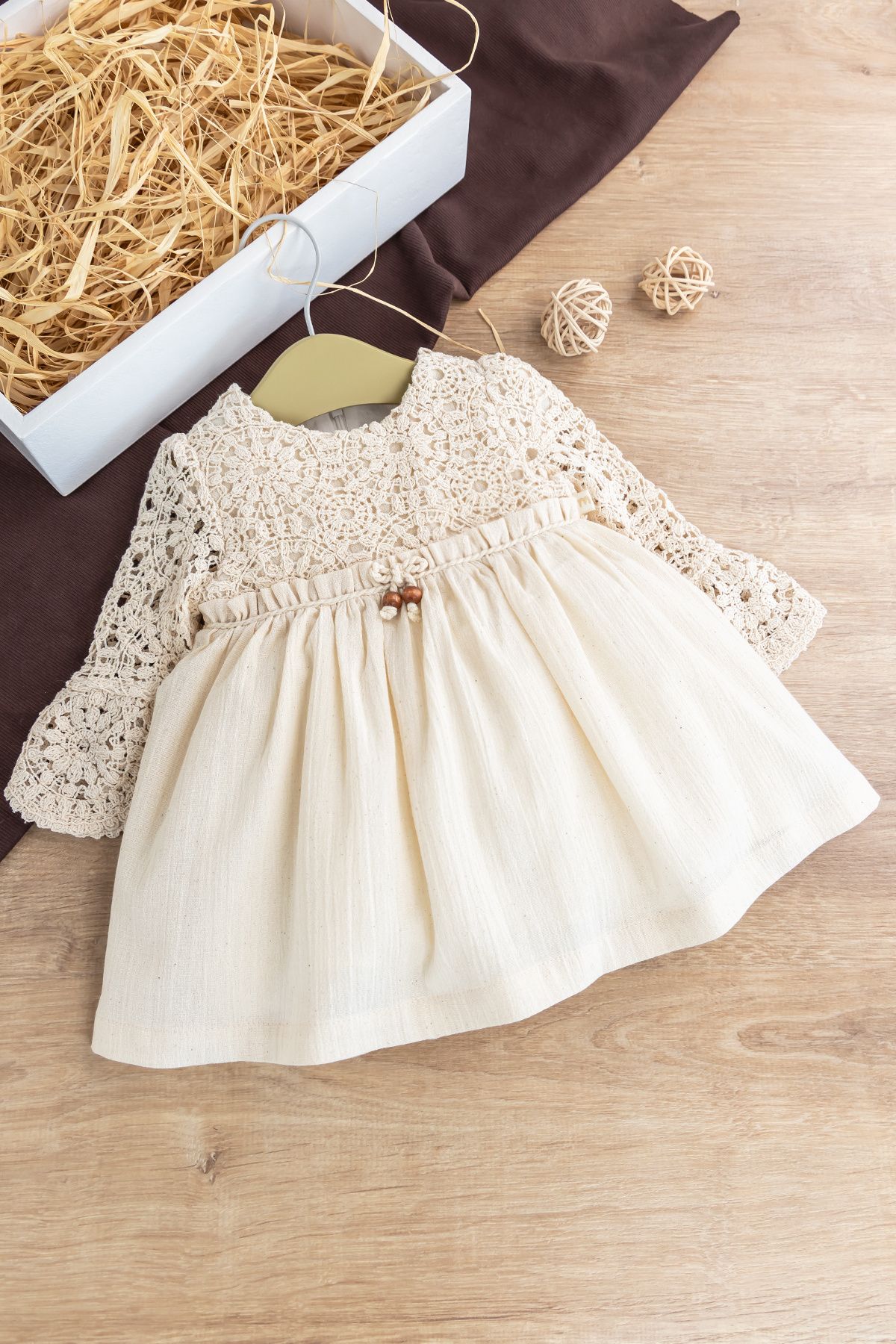 Babymod Dantel Detaylı Dokuma Kumaş Krem Kız Bebek Elbise
