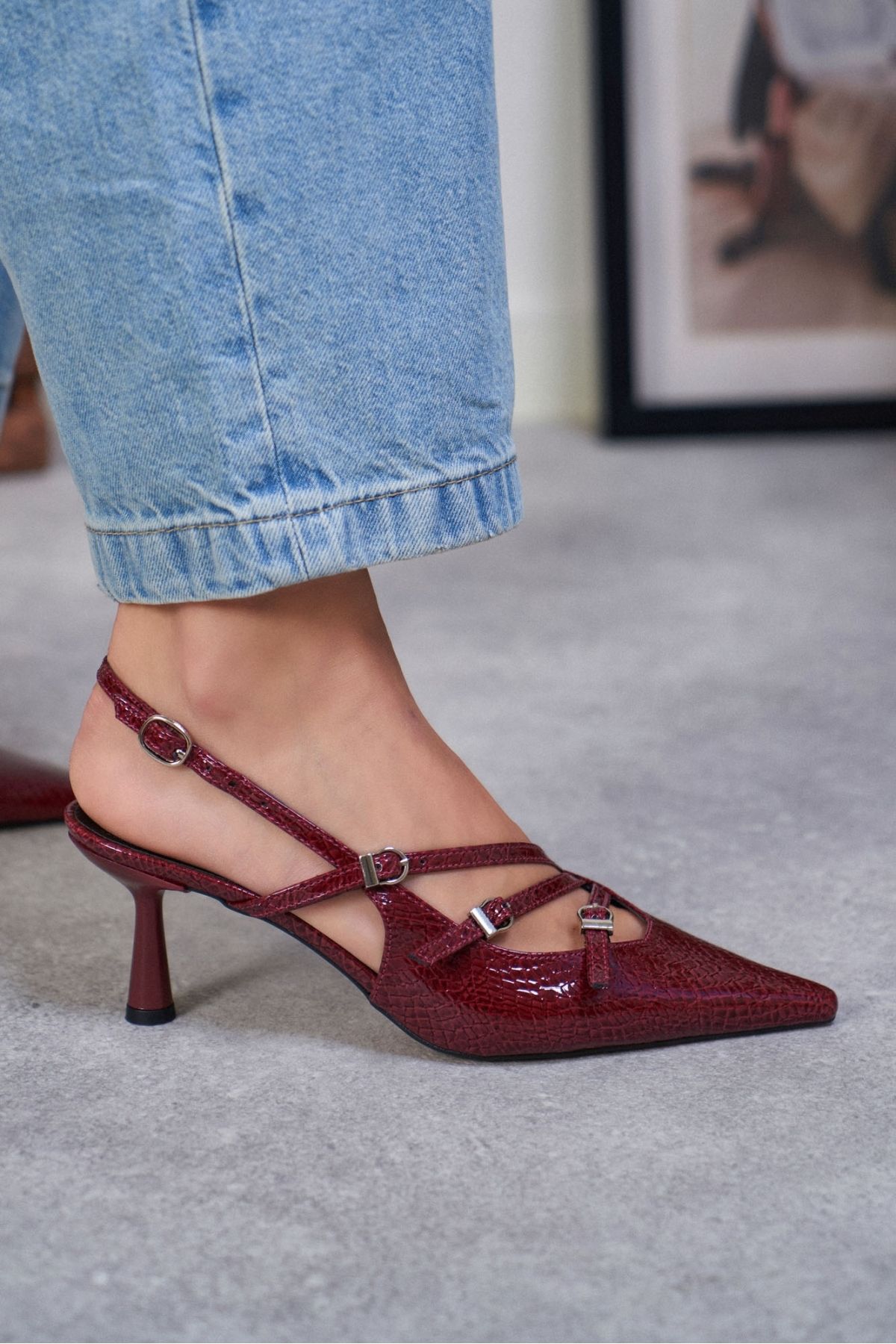 NİŞANTAŞI SHOES Cameron Bordo Desenli Toka Detaylı Sivri Burun Kadın Topuklu Ayakkabı