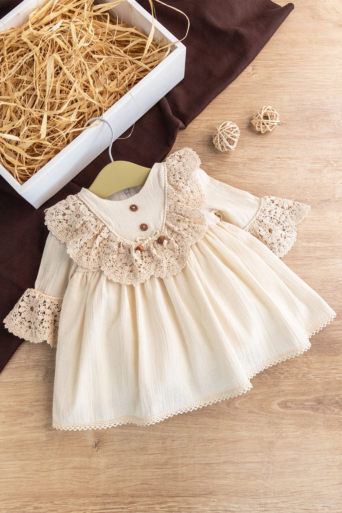 Babymod Dantel Detaylı Dokuma Kumaş Krem Kız Bebek Elbise