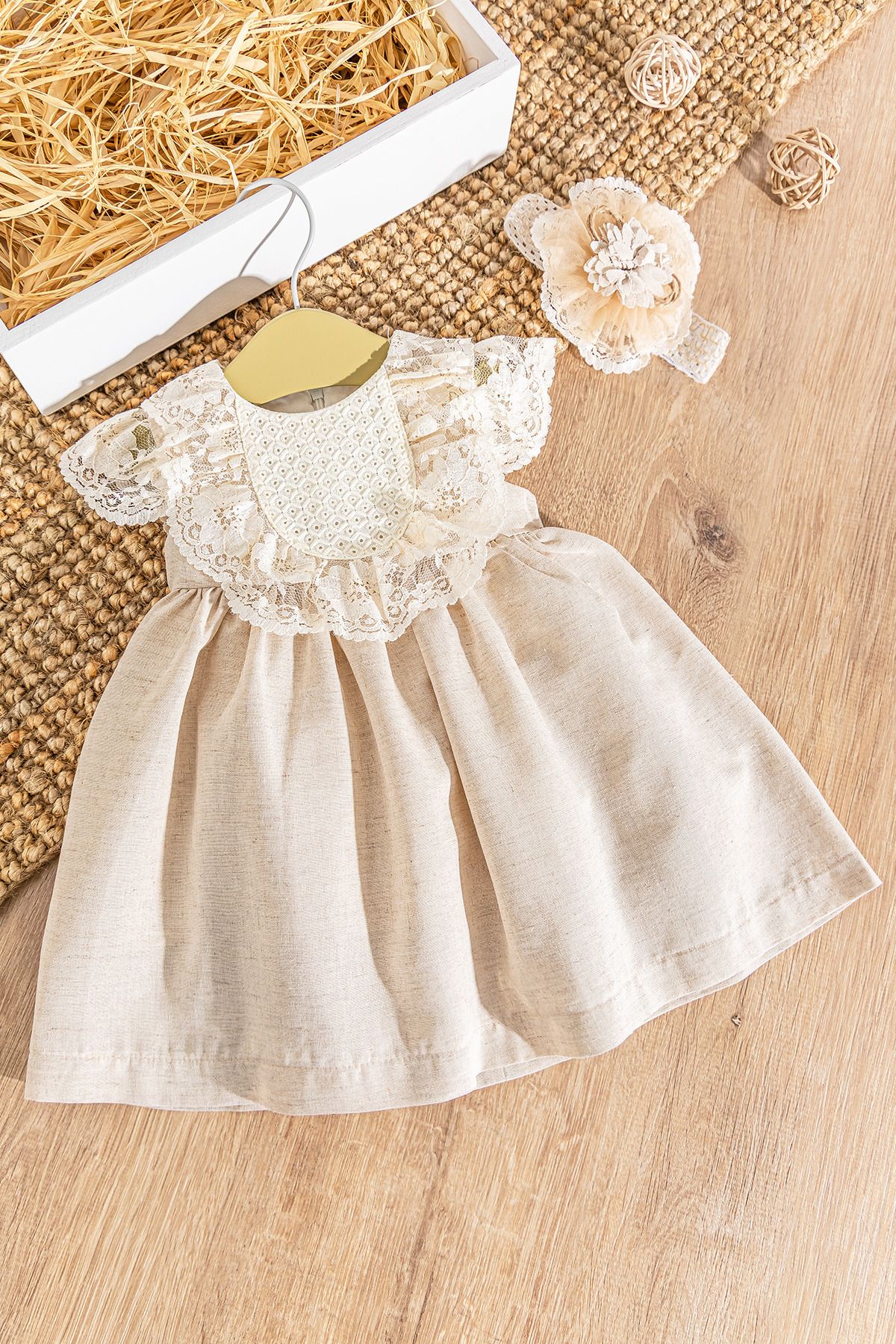 Babymod Güpür Detaylı Bandanalı Yazlık Keten Kız Bebek Elbise