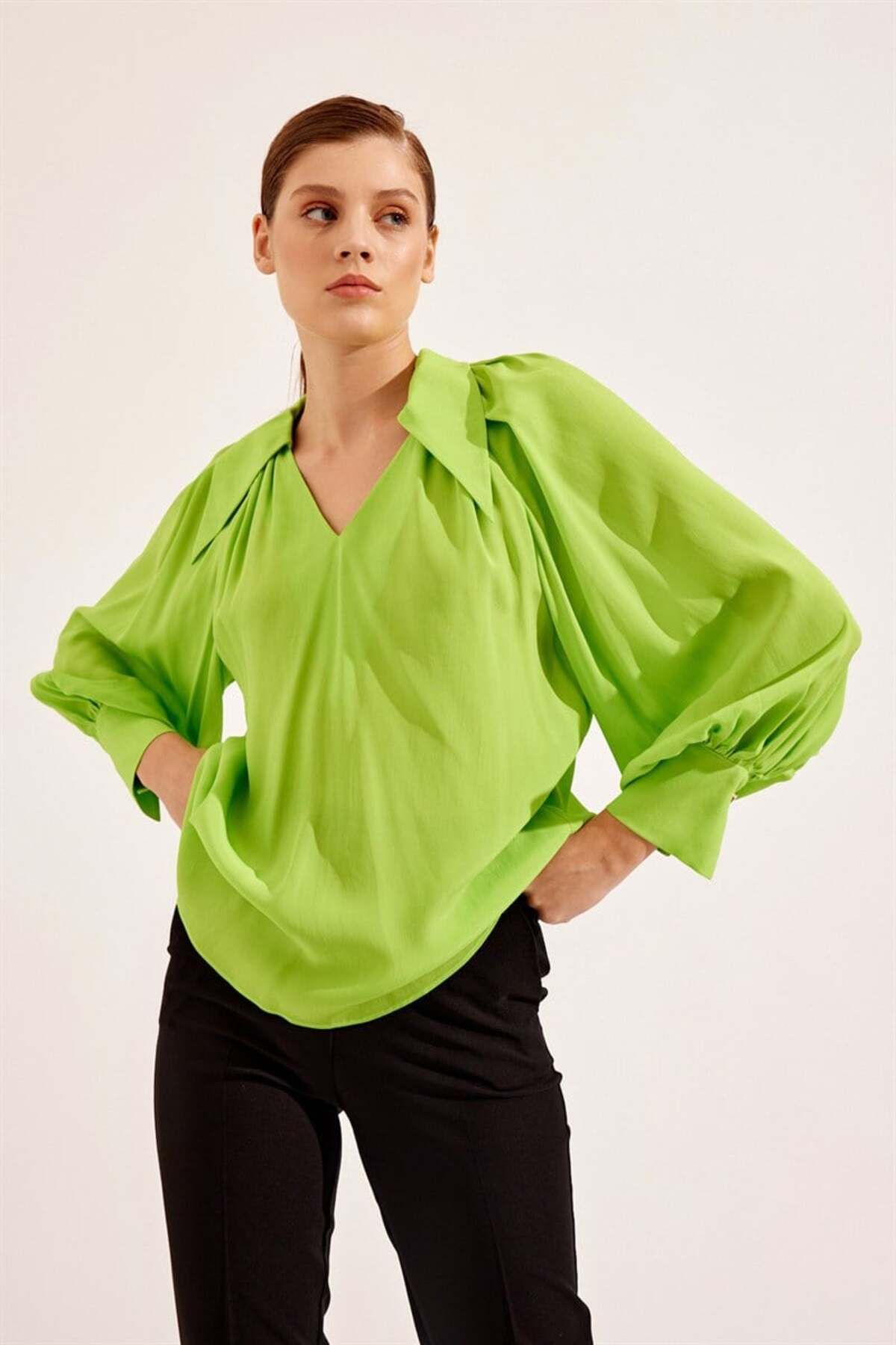 Setre Yeşil Yaka Detay Rahat Kesim Bluz