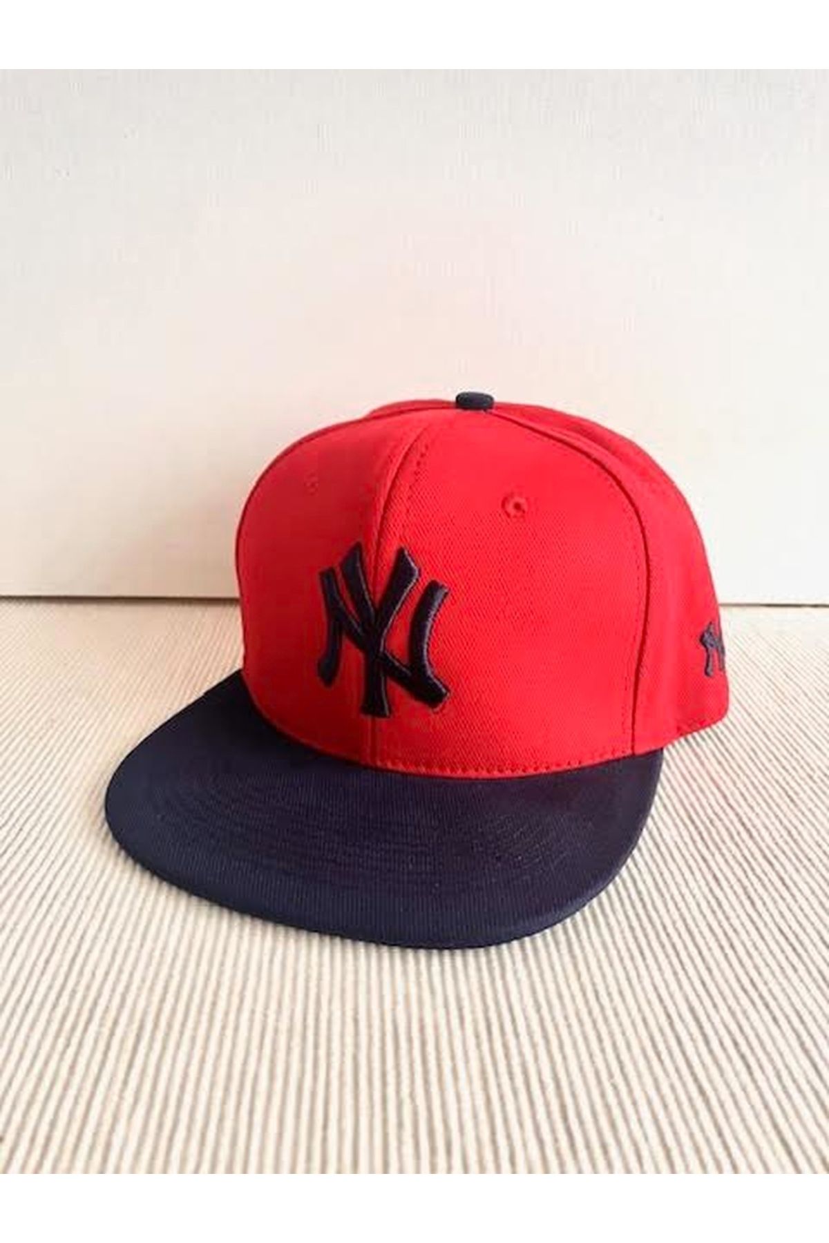 CosmoOutlet NY Nakışlı Arkasından Ayarlanabilir Unisex İki Renkli Lacivert-Kırmızı Hip Hop Şapka