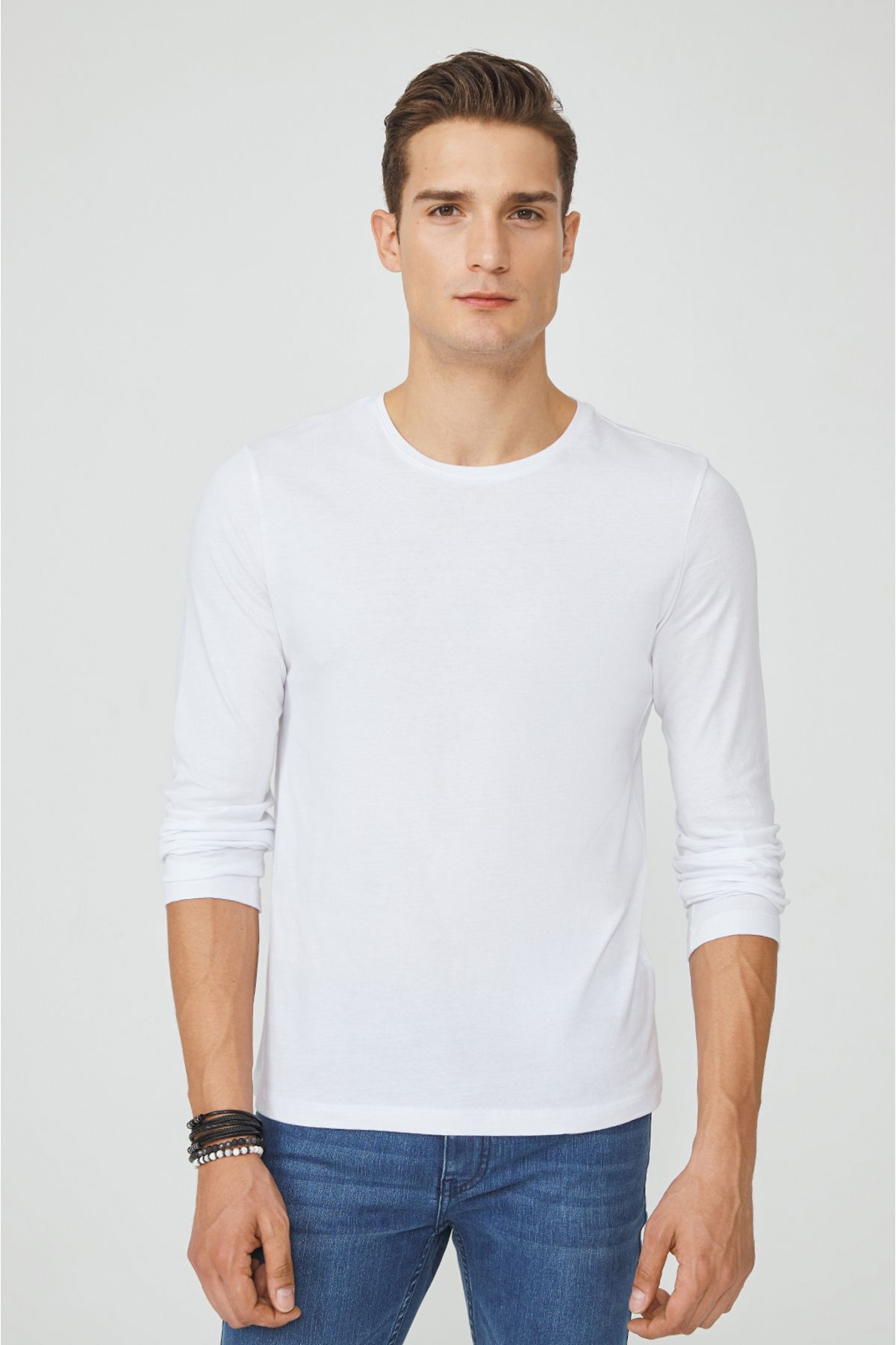 Avva Erkek Beyaz Bisiklet Yaka Uzun Kol Slim Fit Dar Kesim T-shirt E001002