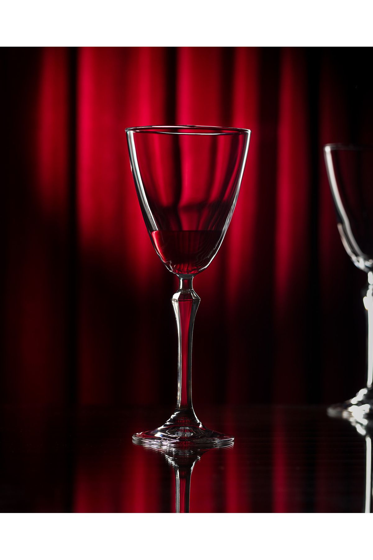 Madame Coco Vincent 4-lü Kırmızı Şarap Kadehi Seti