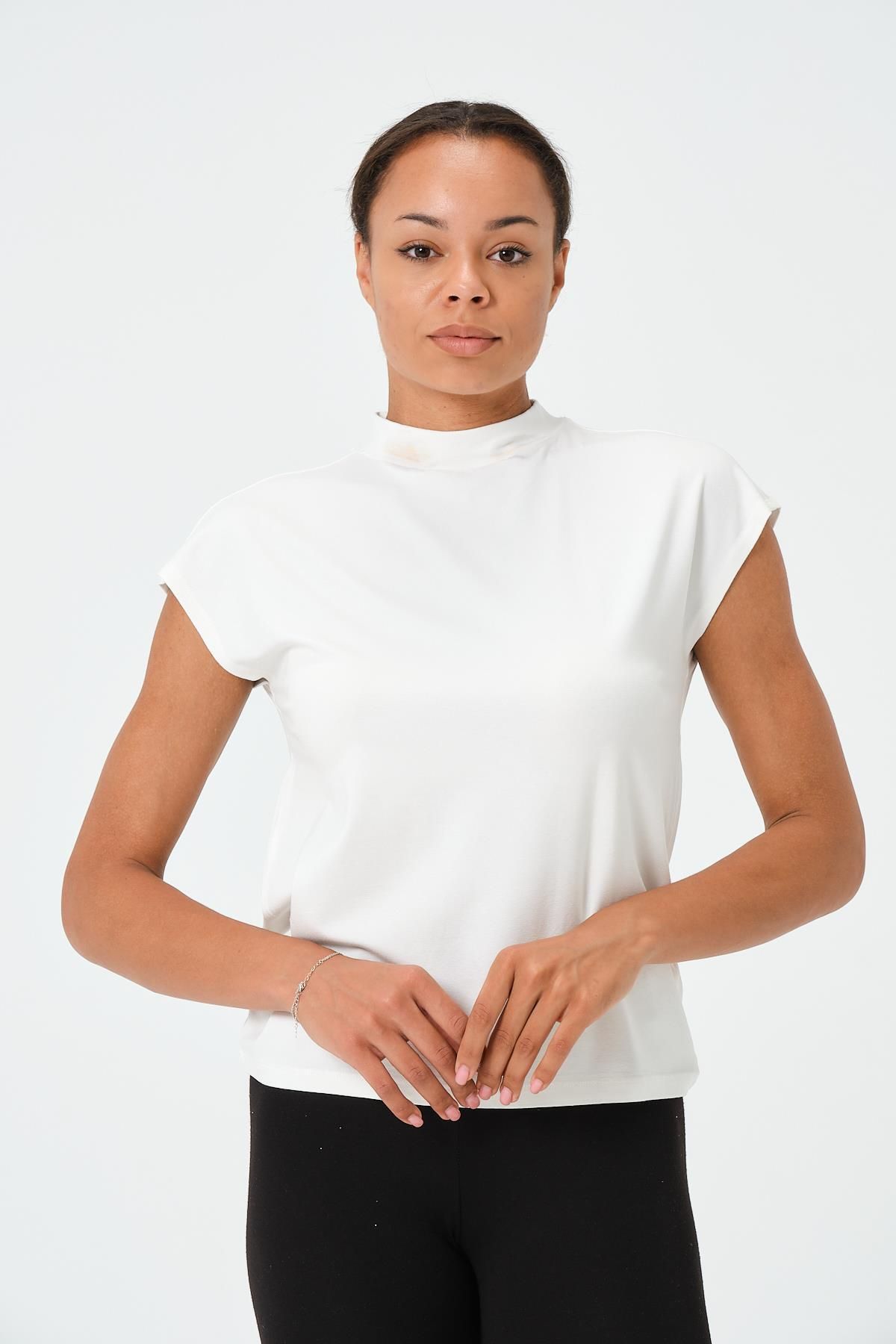 ES&SY P-004932 - Kadın Kısa Kollu Yüksek Yaka Örme T-shirt - Beyaz