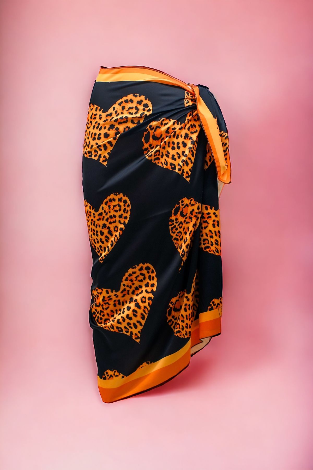 pistore Siyah Leopar Kalp Desenli Uzun Pareo Saten Kadın Plaj Elbisesi Yeni Sezon