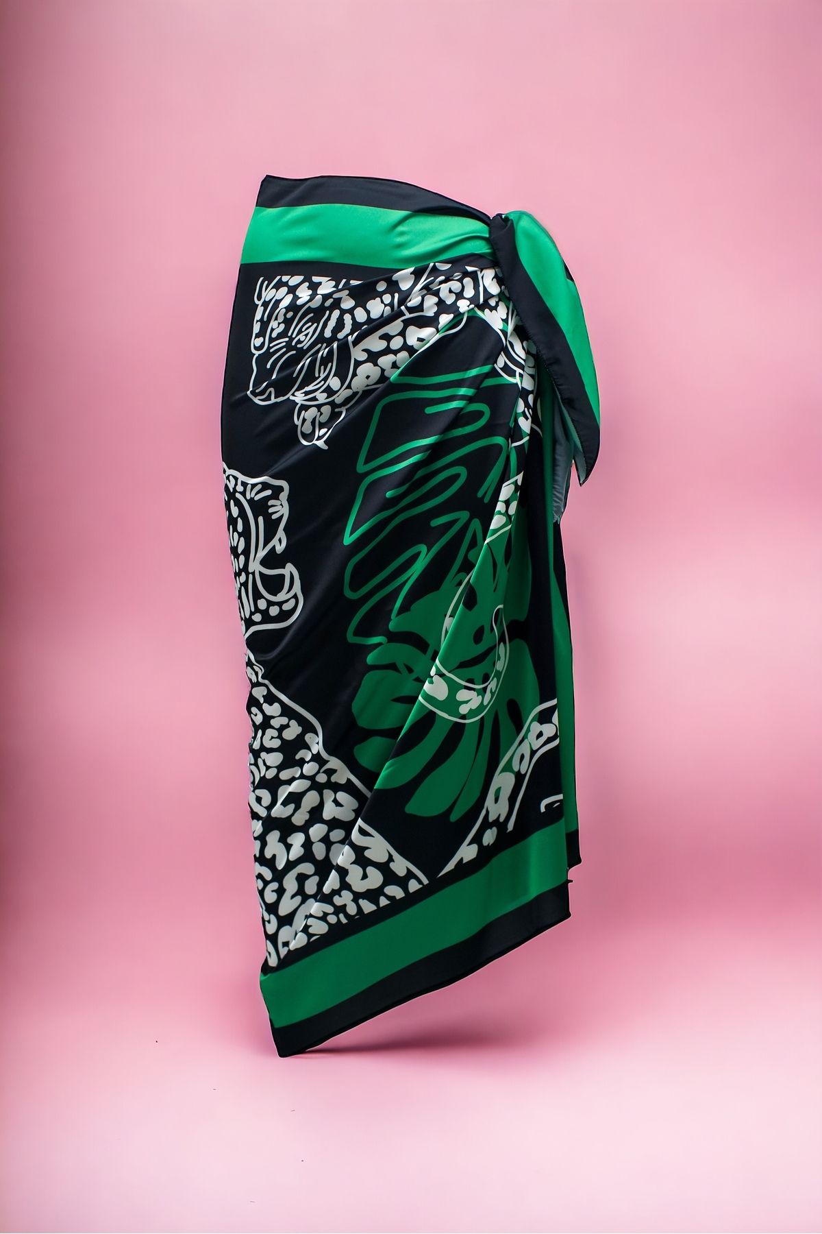 pistore Yeşil Beyaz Aslan Suratlı Pano Desenli Uzun Pareo Saten Kadın Plaj Elbisesi Yeni Sezon
