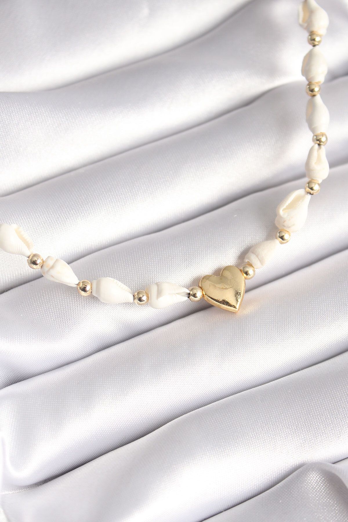 REKA MODA Beyaz Deniz Kabuğu Model Gold Renk Kalp Figür Kadın Kolye