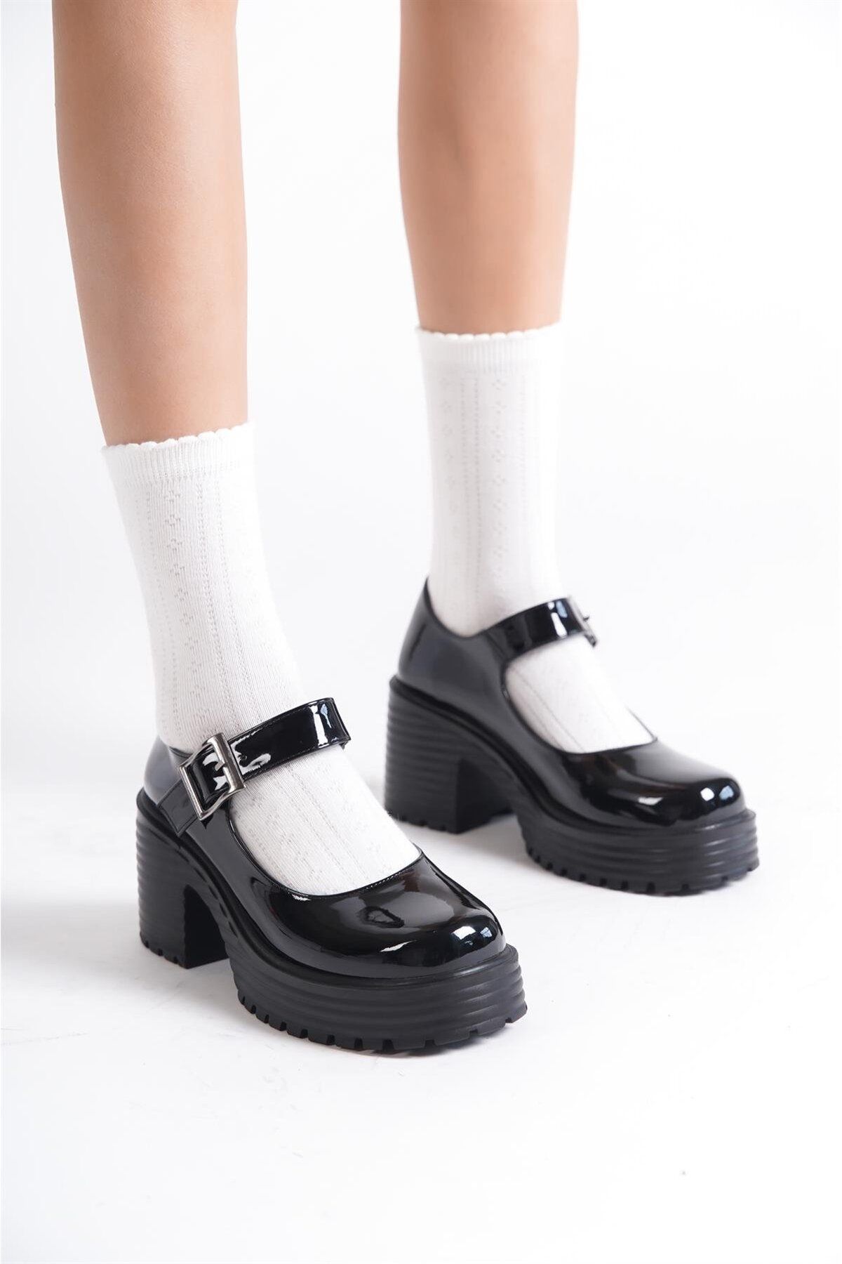 NiceDiffer Kadın Kaydırmaz Tabanlı Toka Detaylı Rugan Loafer Ayakkabı
