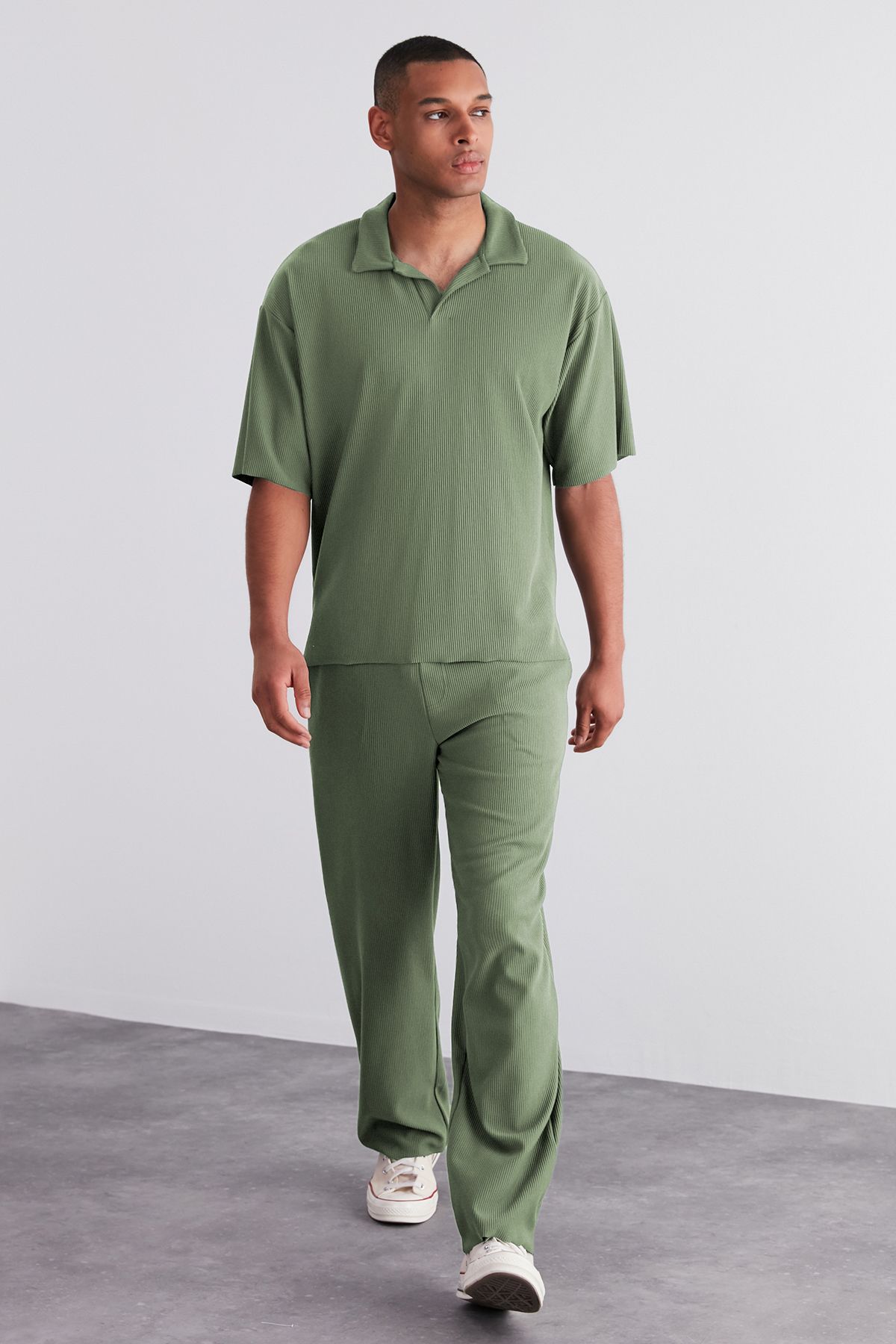 TRENDYOL MAN Limited Edition Mint   Oversize/Geniş Dokulu Kırışmaz Ottoman Polo Yaka T-Shirt TMNSS23PO00020