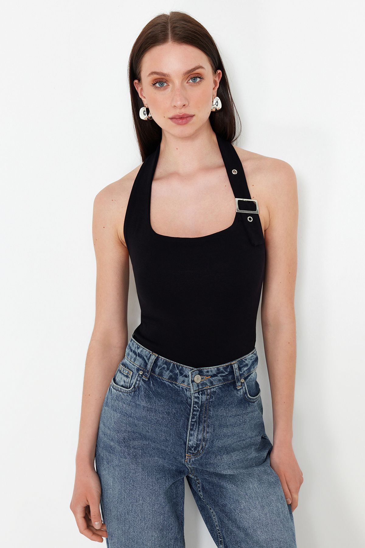 Trendyolmilla Siyah Boyundan Bağlamalı Kemer Detaylı Fitted/Vücuda Oturan Örme Bluz TWOSS24BZ00580