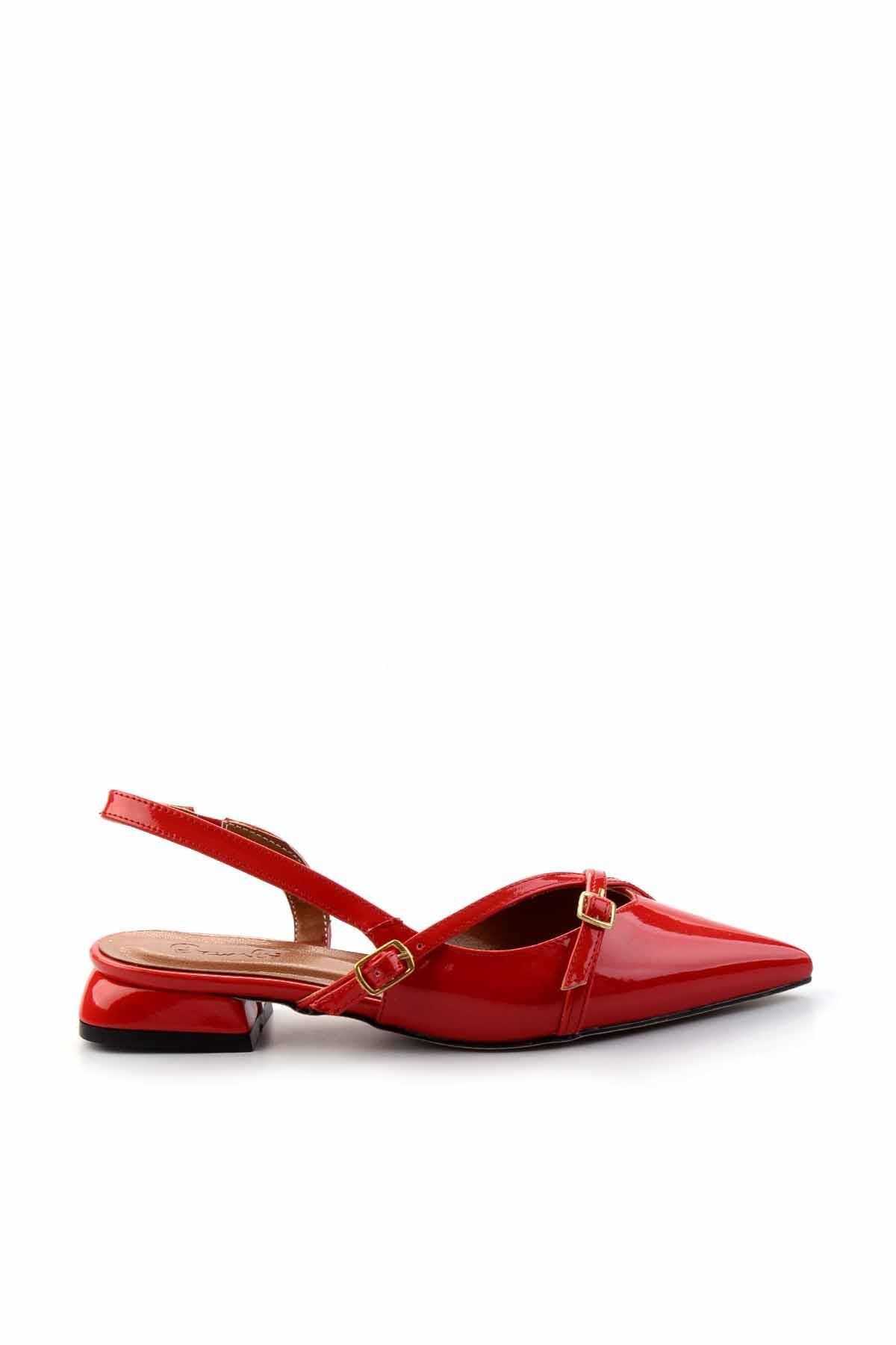 Bambi Kırmızı Rugan  Kadın Klasik Topuklu Ayakkabı K01226015408