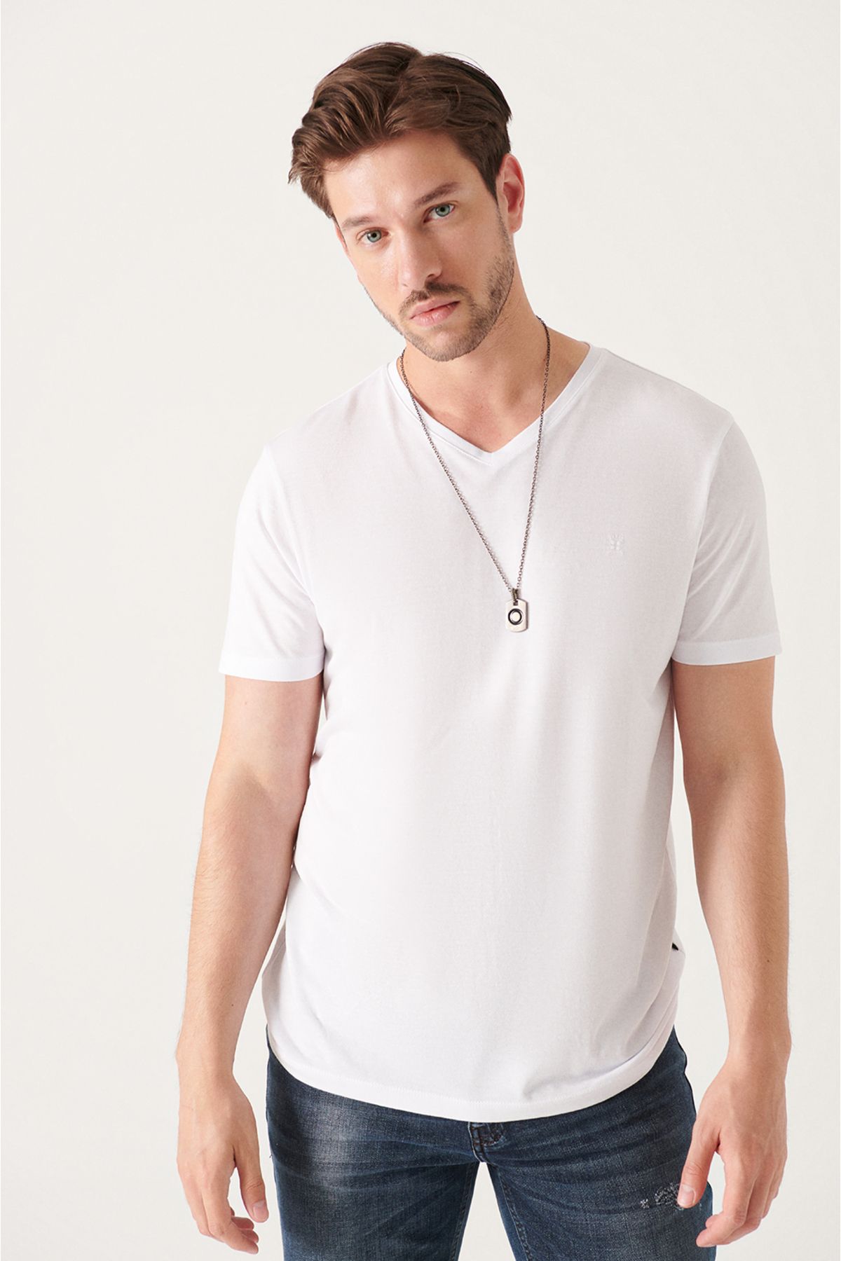 Avva Erkek Beyaz Ultrasoft V Yaka Modal Slim Fit Dar Kesim T-shirt E001173