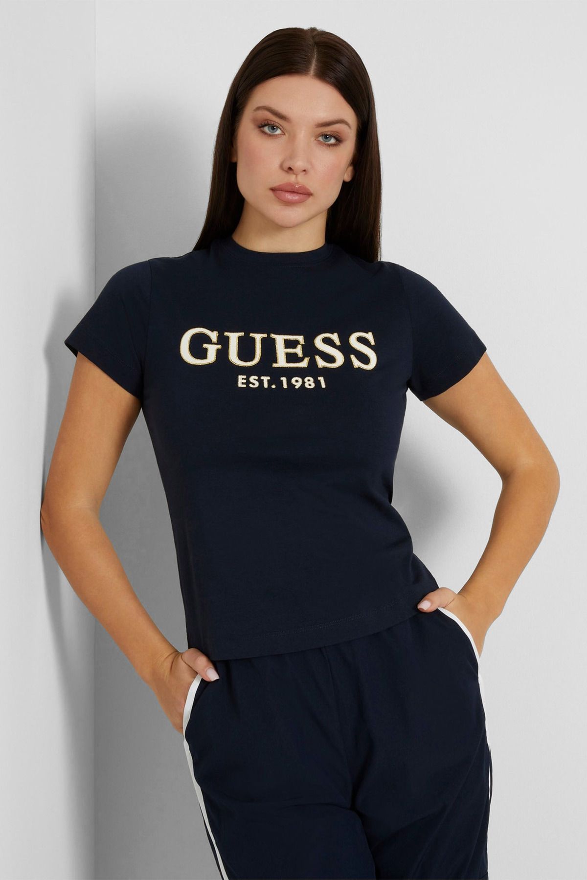 Guess Nyra Kadın Aktif Regular Fit T-Shirt