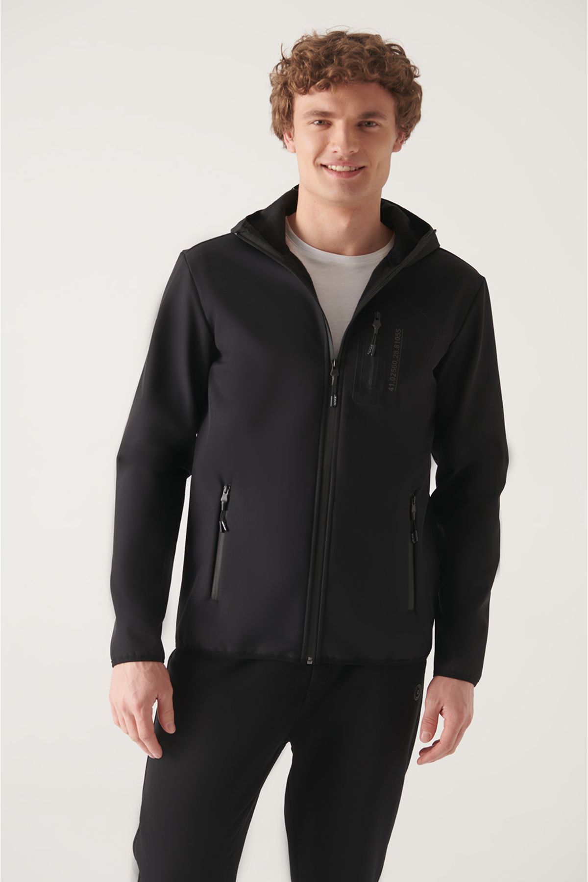 Avva Erkek Siyah Kapüşonlu Yaka Softshell Comfort Fit Rahat Kesim Mont A22y6075