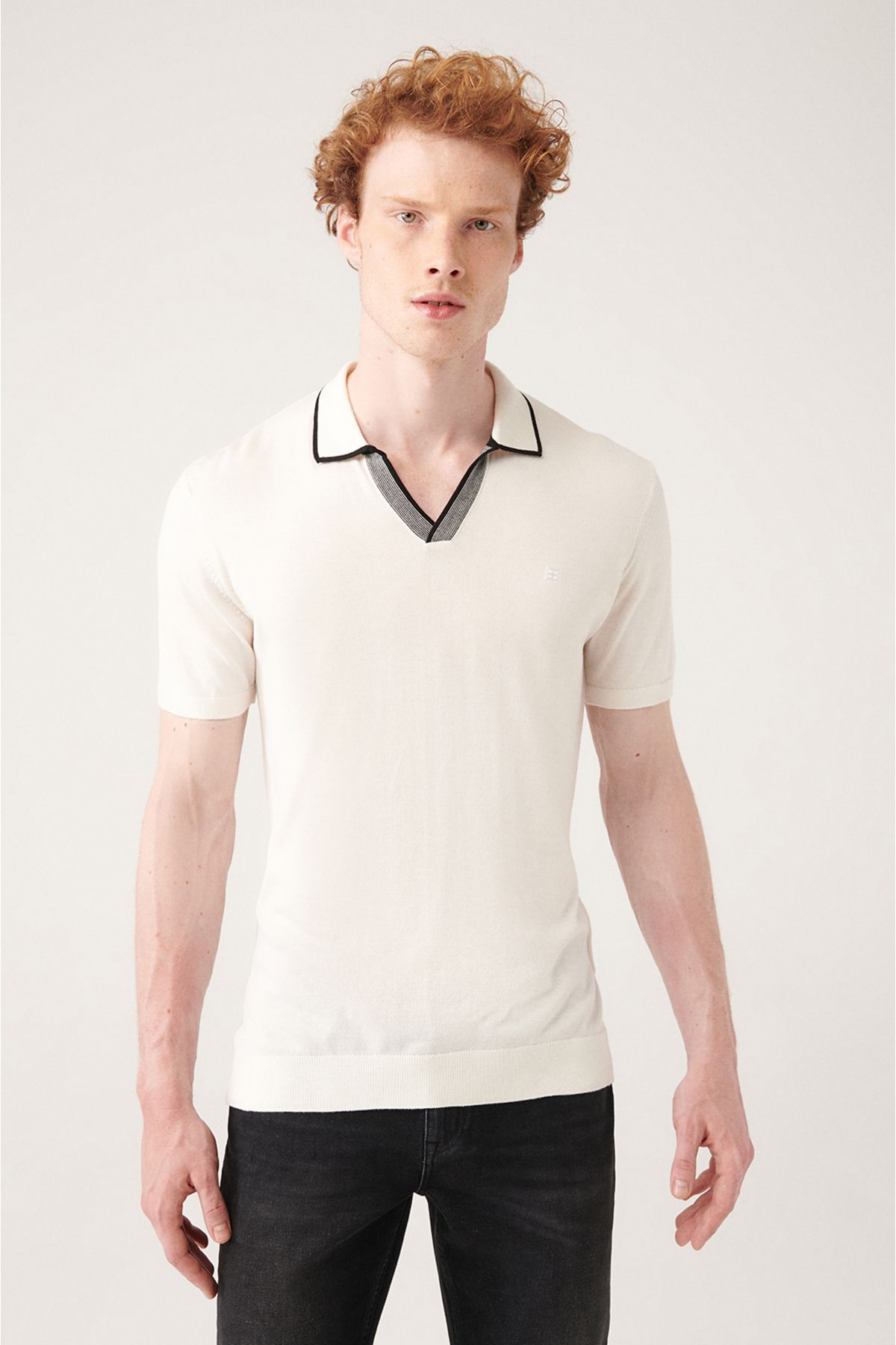 Avva Erkek Beyaz Düğmesiz Polo Yaka Patı Çizgi Detaylı Ribanalı Regular Fit Triko T-shirt A31y5110