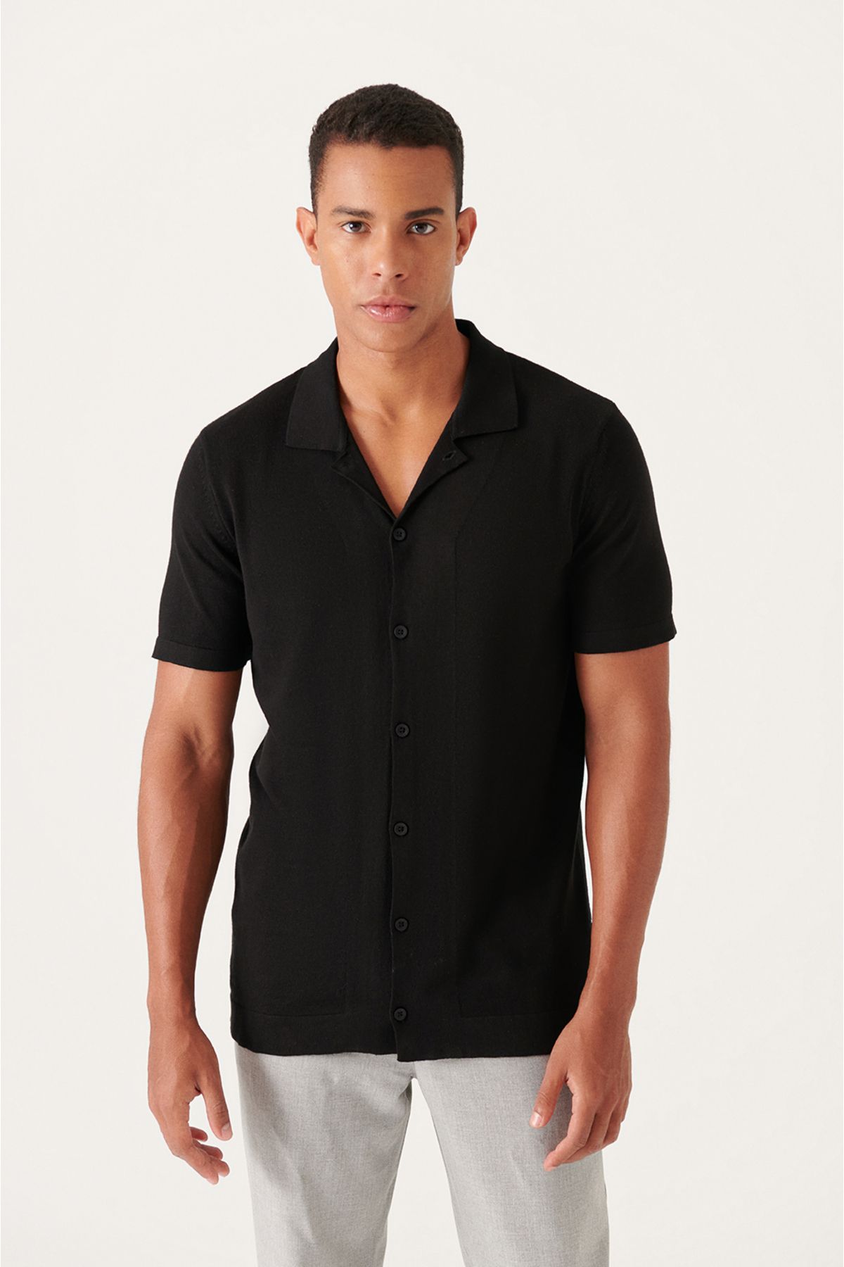 Avva Erkek Siyah Küba Yaka Düğmeli Regular Fit Triko T-shirt B005008