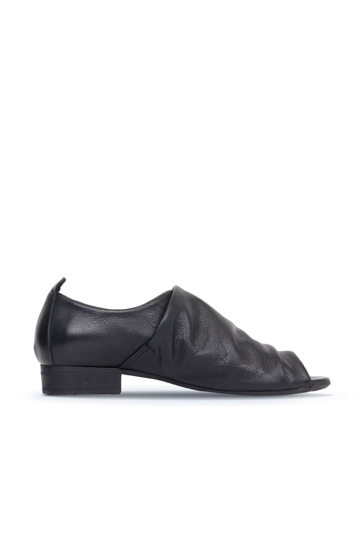 BUENO Shoes Siyah Deri Kadın Az Topuklu Ayakkabı