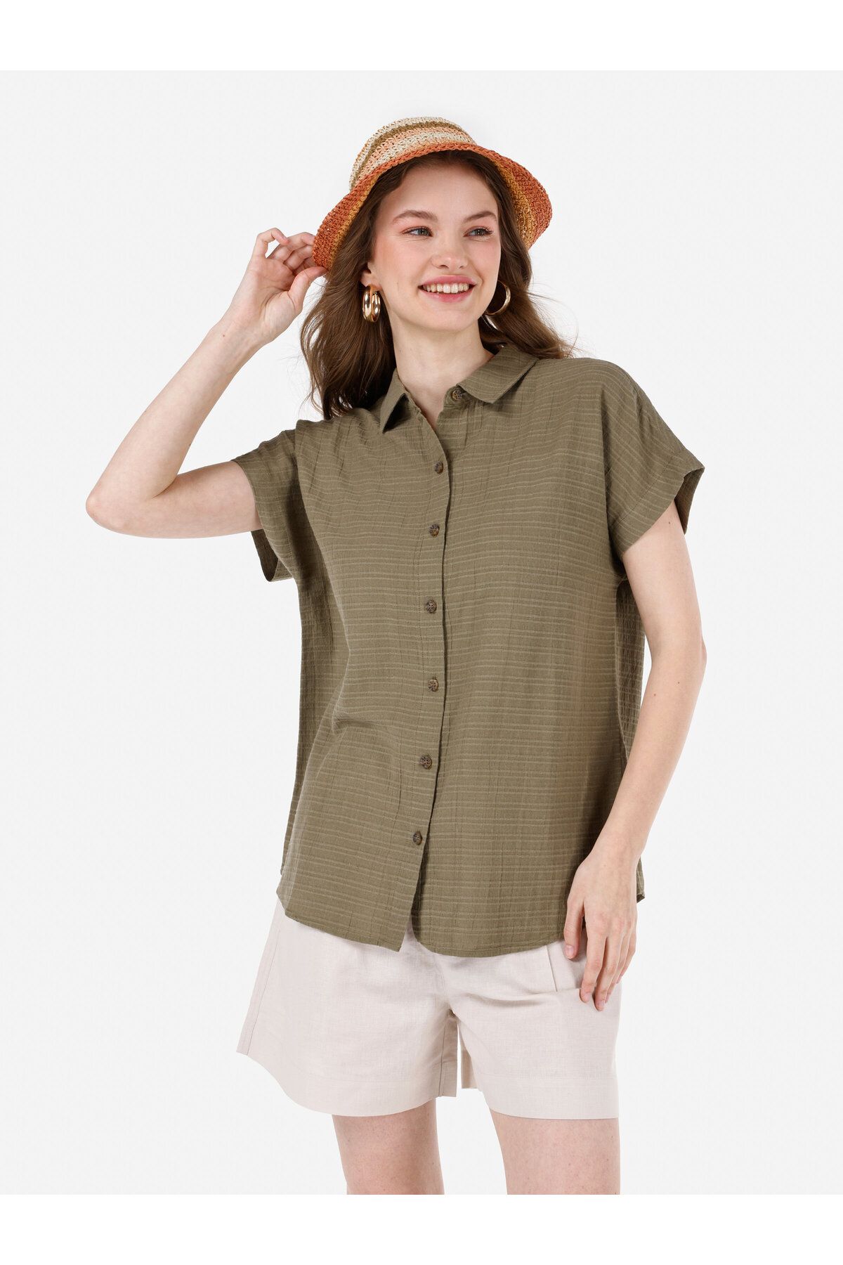 Colin’s Normal Kesim Shirt Yaka Yeşil Kadın Kısa Kol Gömlek