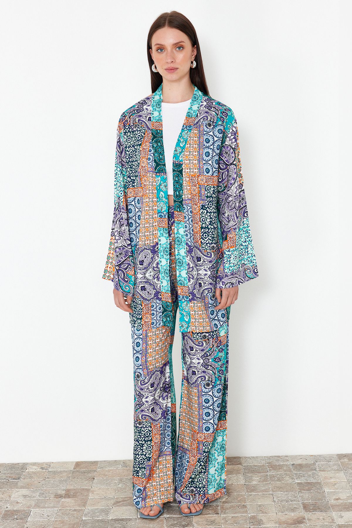 TRENDYOLMİLLA Mavi Şal Desen Kimono ve Wide Leg Geniş Paça Viskon Dokuma Alt Üst Takım TWOSS24AU00026
