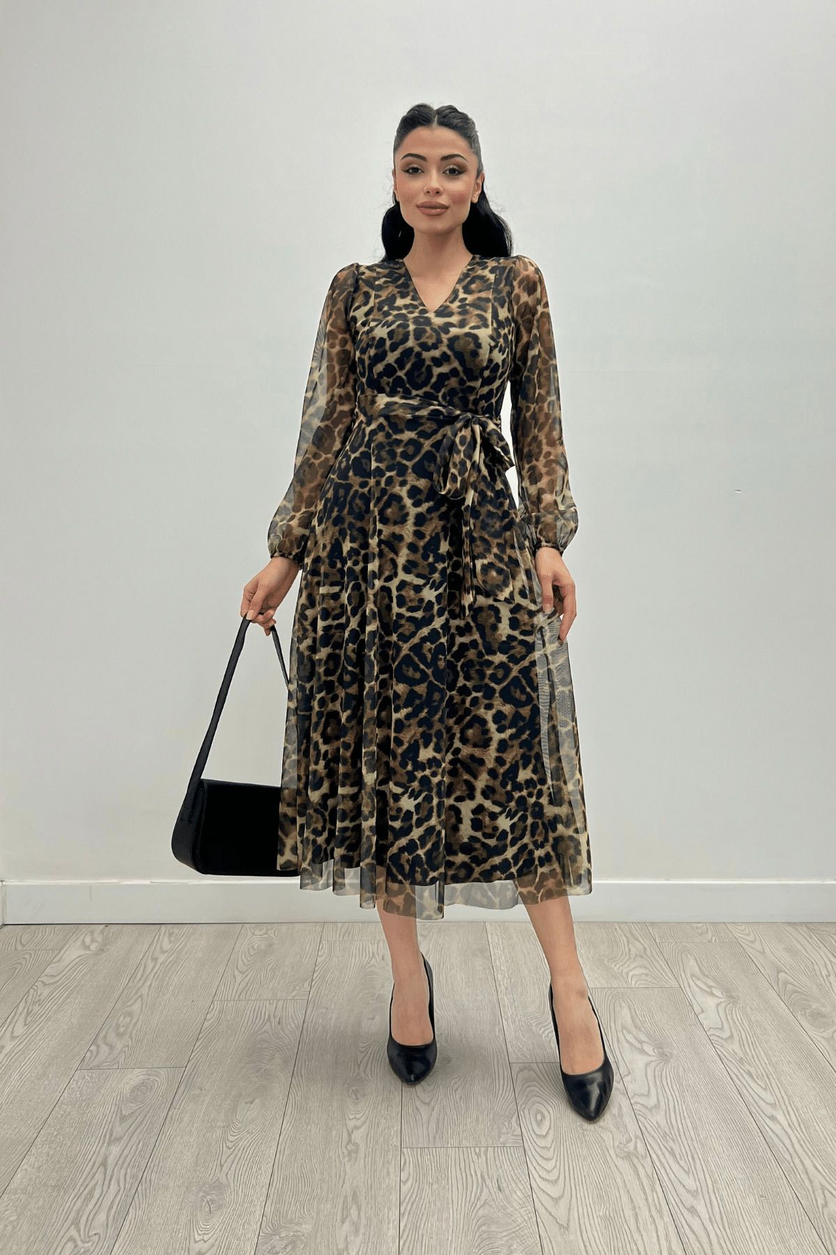 giyimmasalı Tül Kumaş V Yaka Midi Elbise - LEOPAR