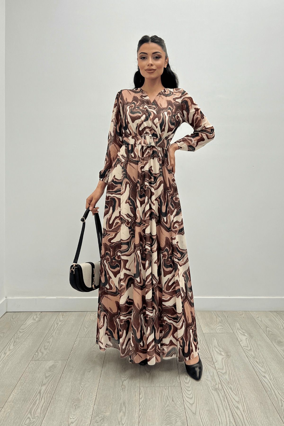 giyimmasalı Tül Kumaş Desen Baskılı Kemerli Elbise - Kahverengi