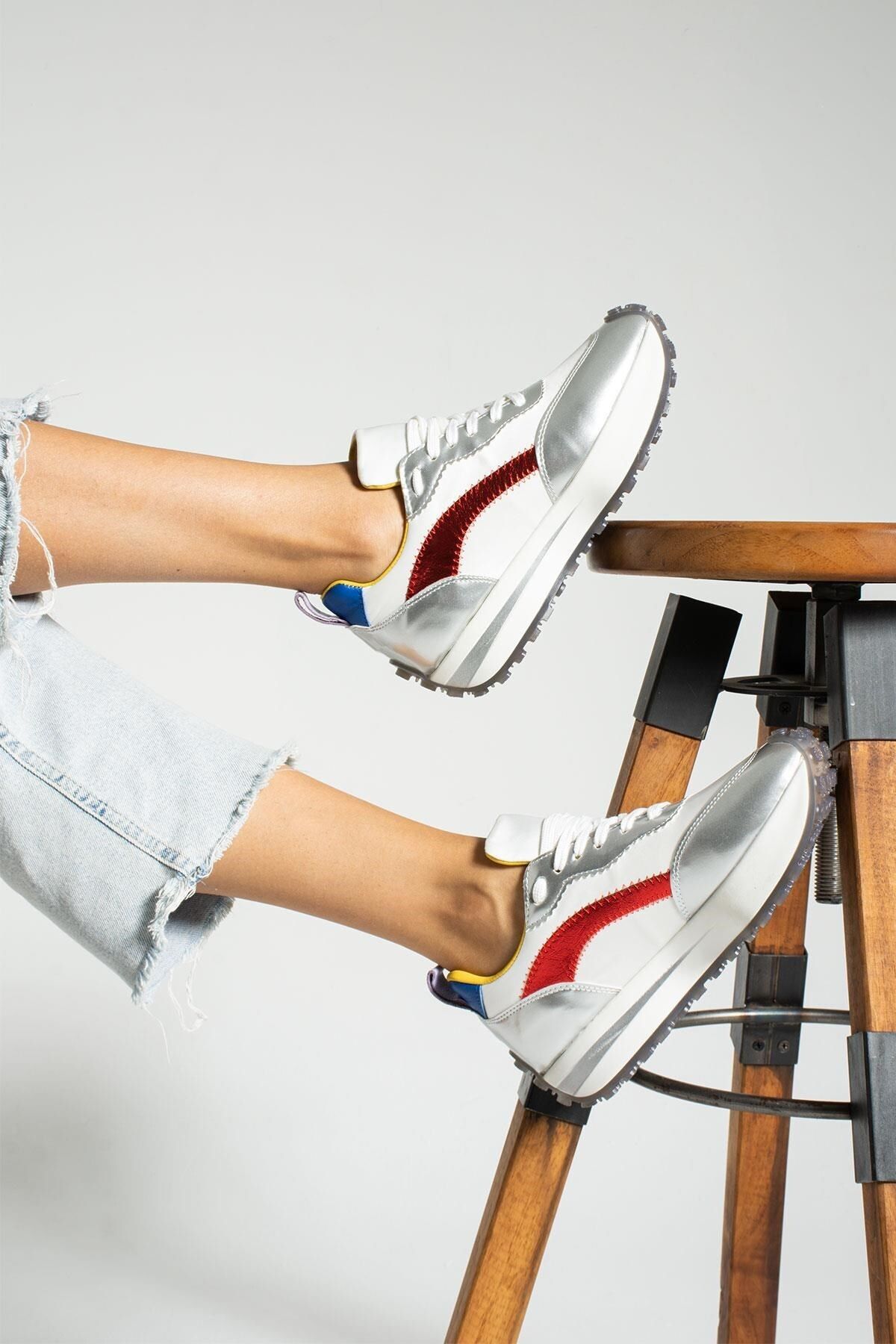 Seniorah Acacia Beyaz Metalik Cilt Kadın Spor Ayakkabı