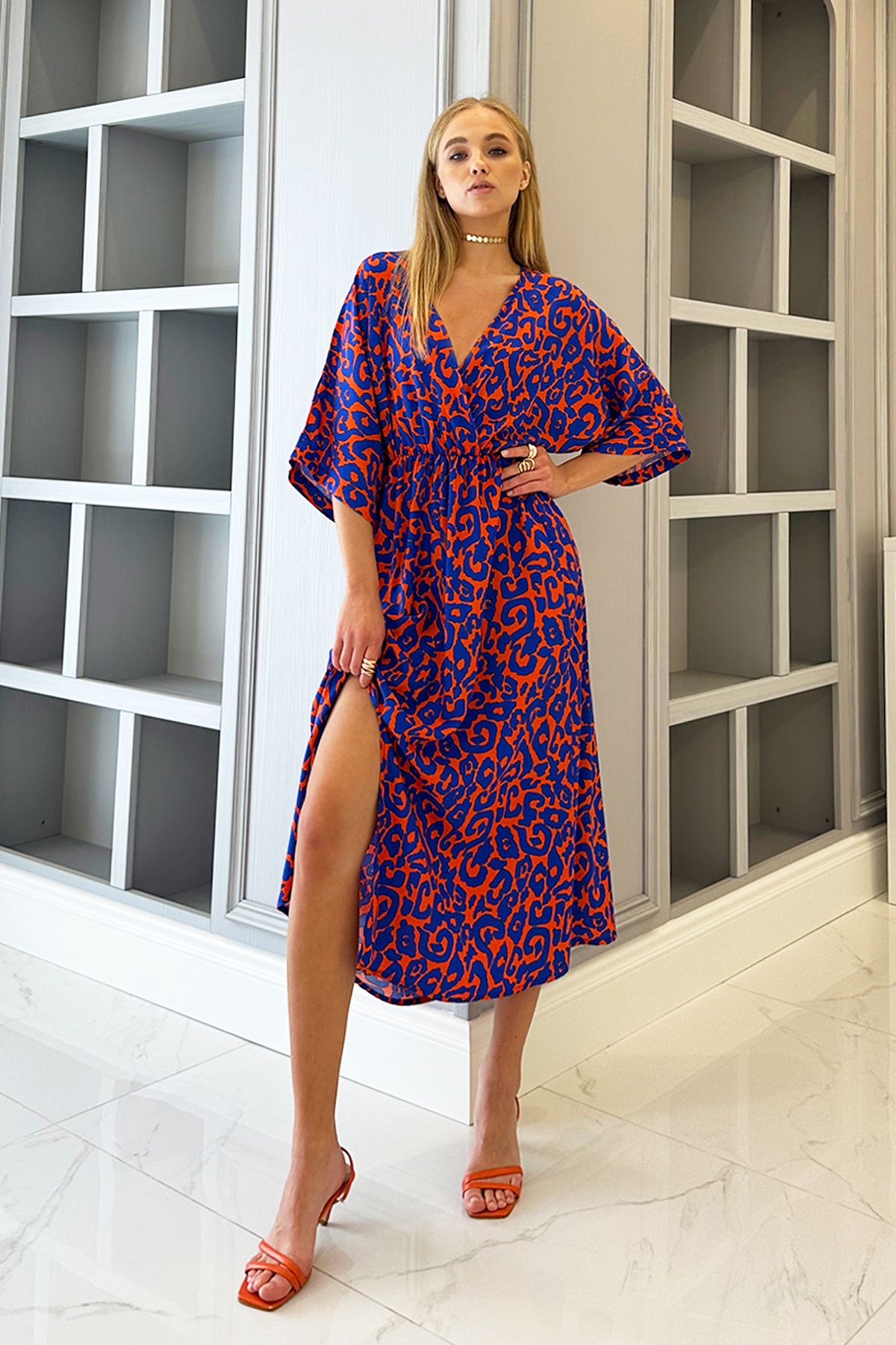 Trend Alaçatı Stili Kadın Saks Kruvaze Yaka Desenli Yırtmaçlı Dokuma Viskon Elbise ALC-X12133