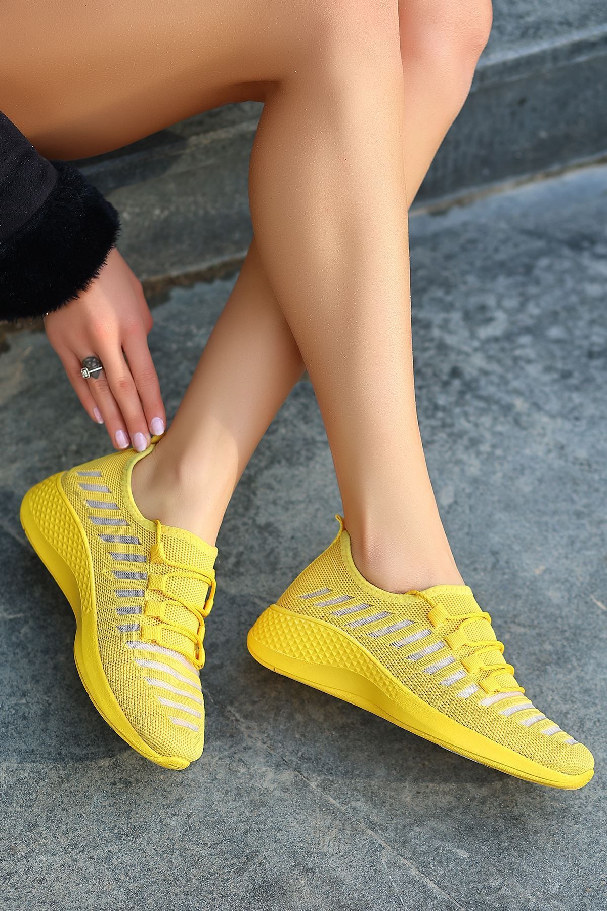 Genel Markalar Fileli Bağcıklı Kadın Sarı Spor Ayakkabı