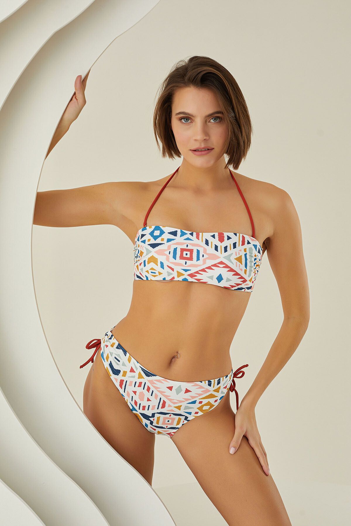 Loya Renkli Geometrik Desen Straplez Tek Üst Bikini