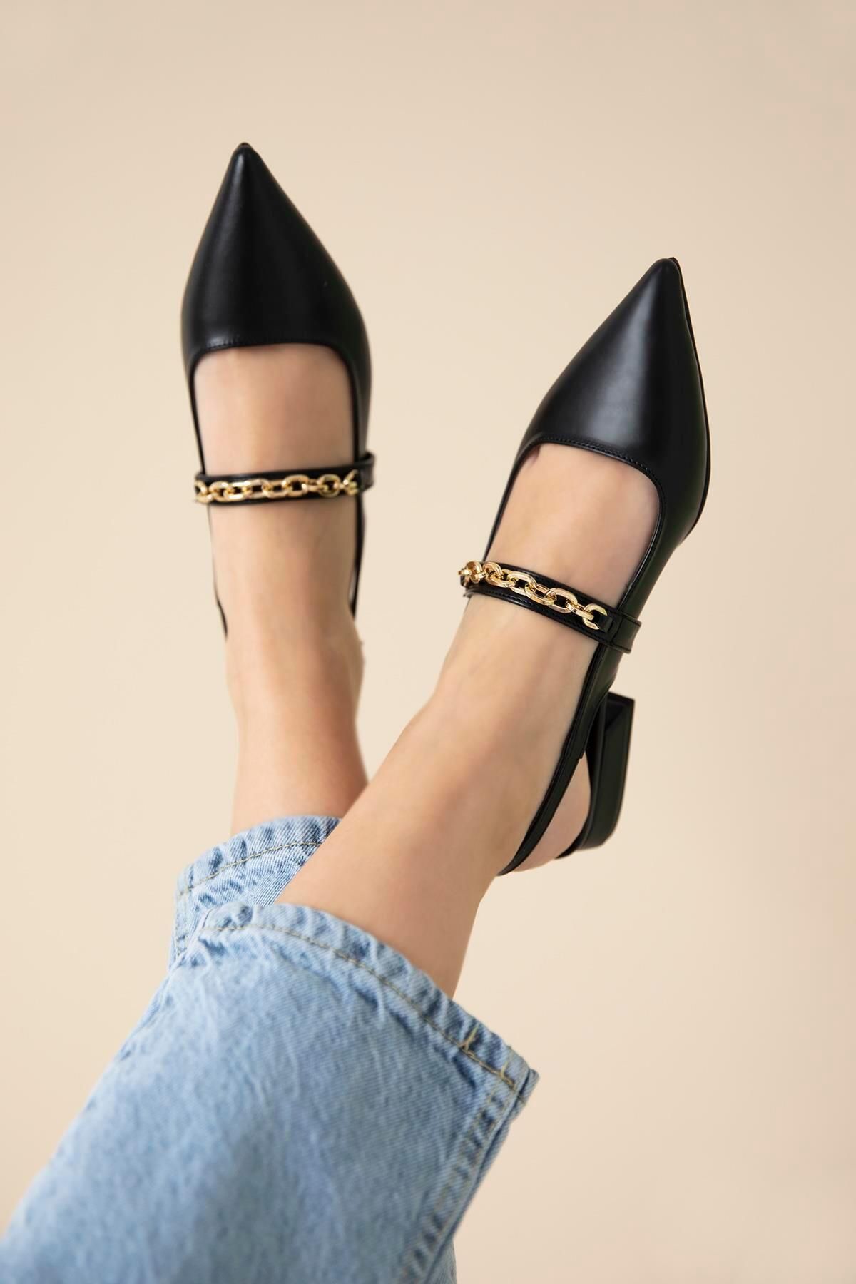 Straswans Karissa Kadın Zincir Detay Topuklu Deri Ayakkabı Siyah