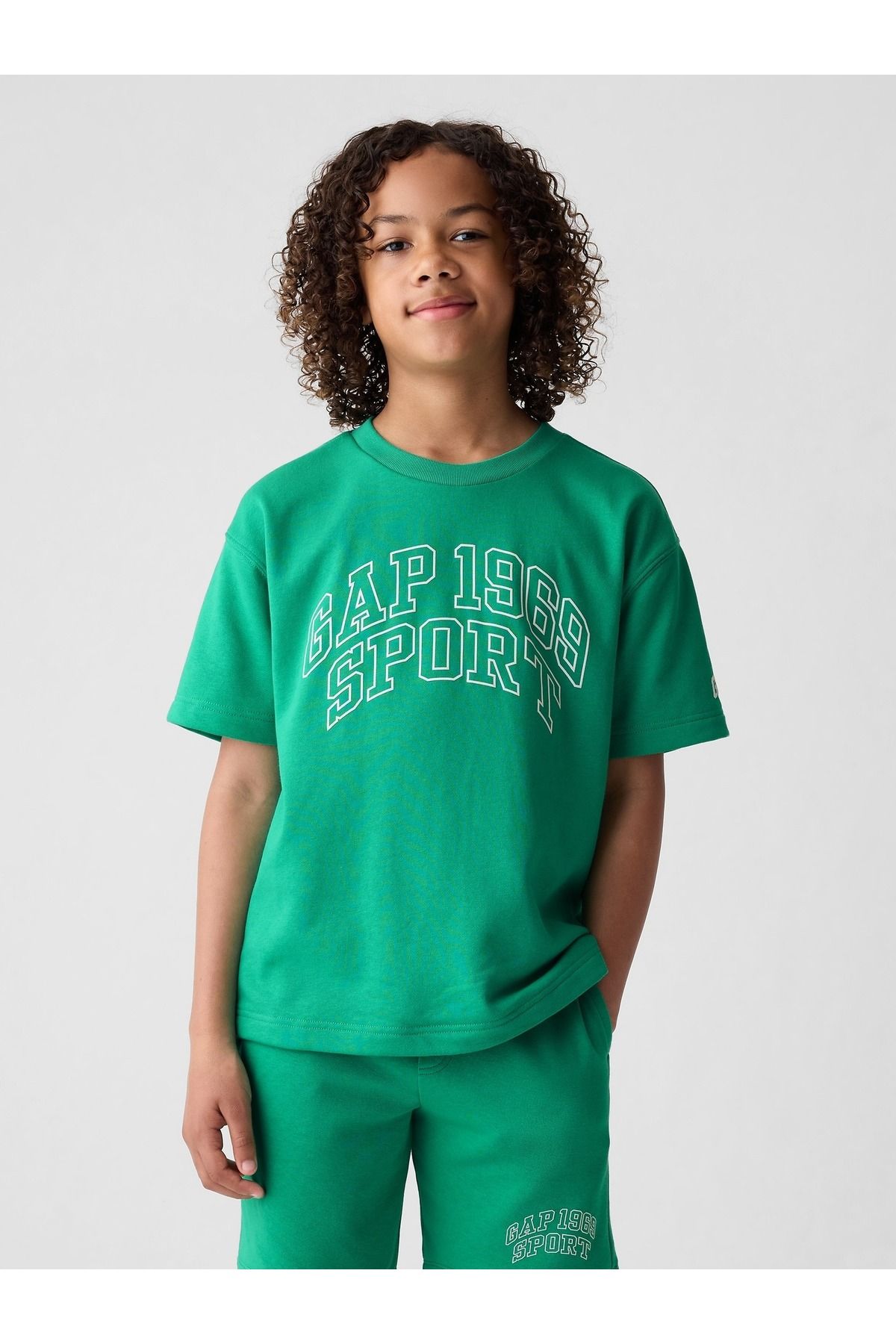 GAP Erkek Çocuk Yeşil Gap Logo Grafikli Kısa Kollu Sweatshirt