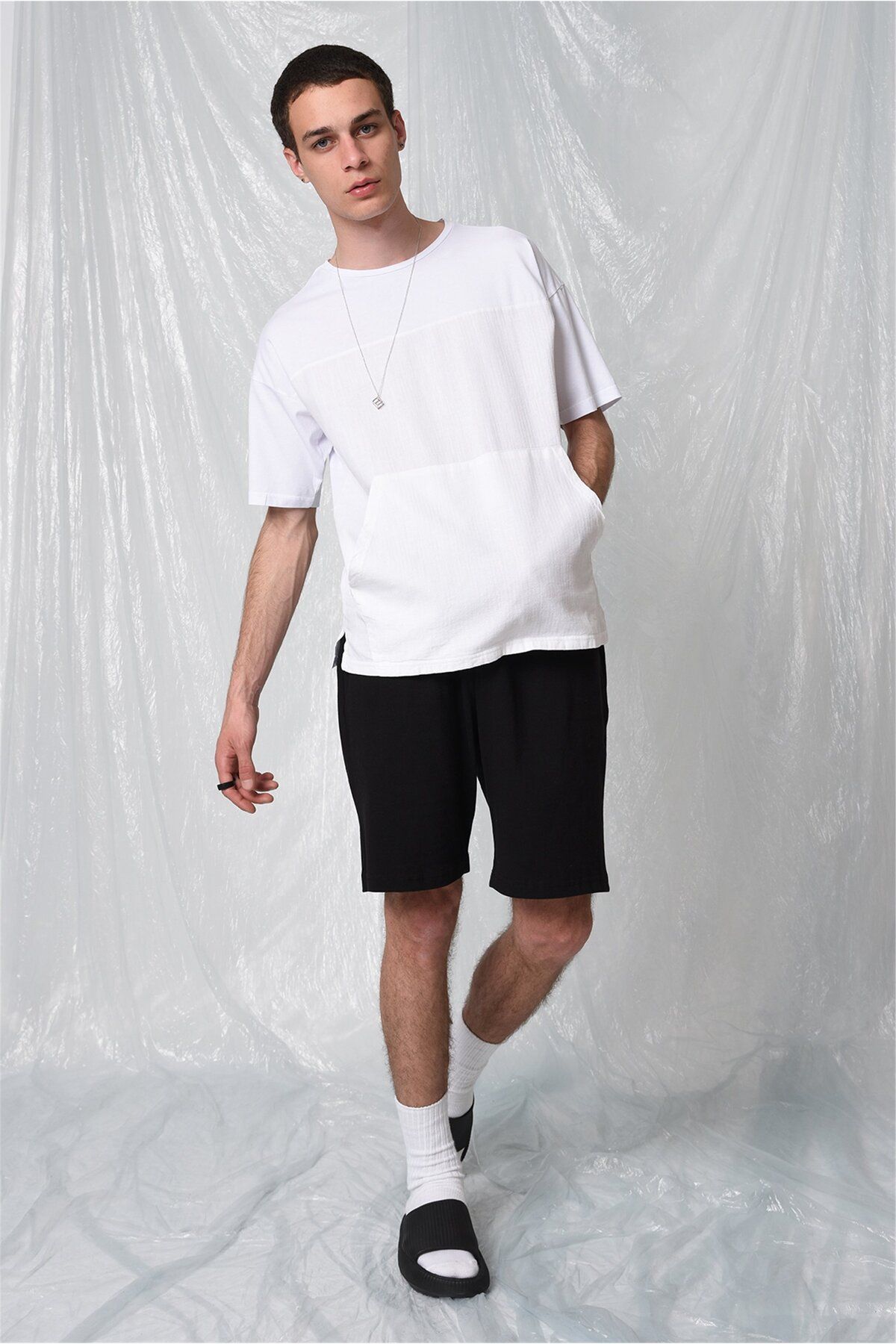 Antioch Beyaz Oversize Cep Detaylı T-shirt