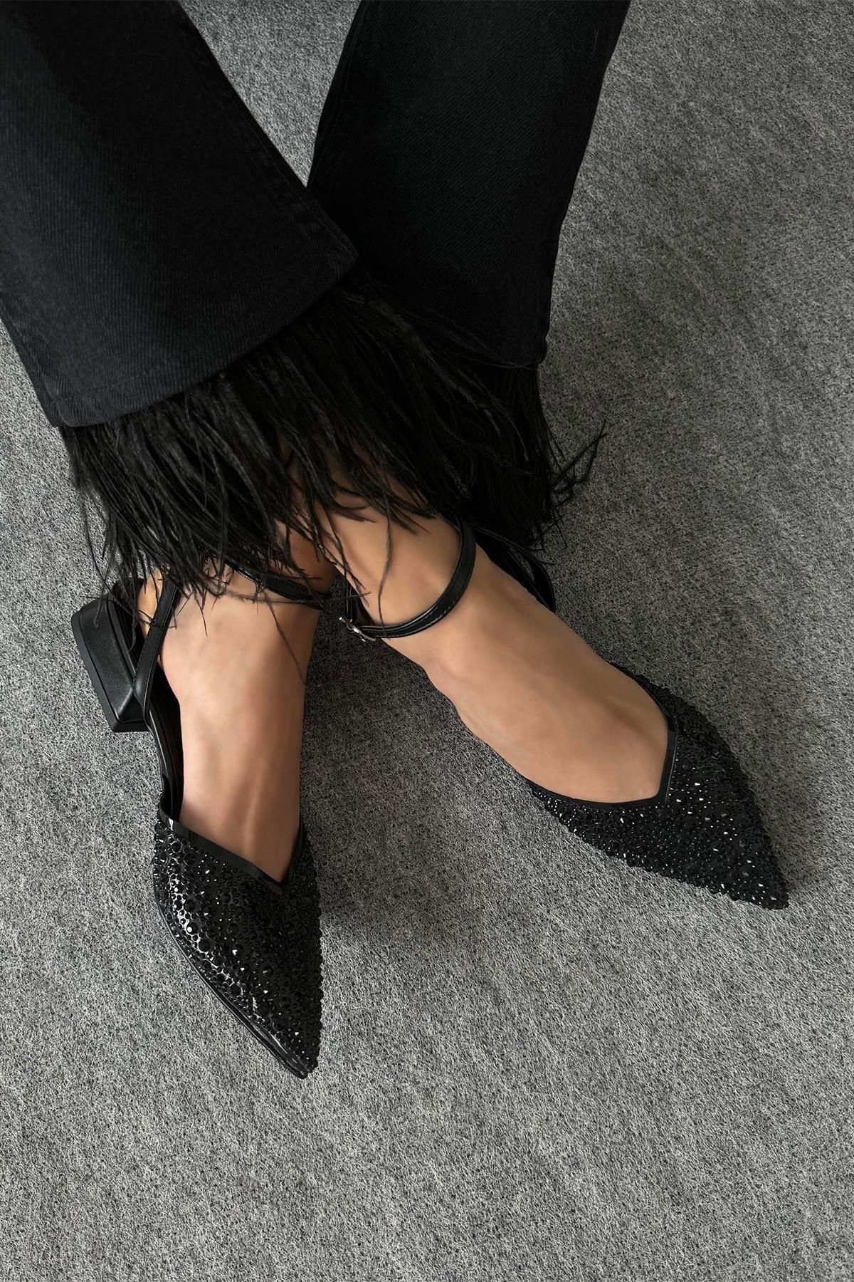 Straswans Marisa Kadın Taş Detay Şeffaf Topuklu  Ayakkabı Siyah