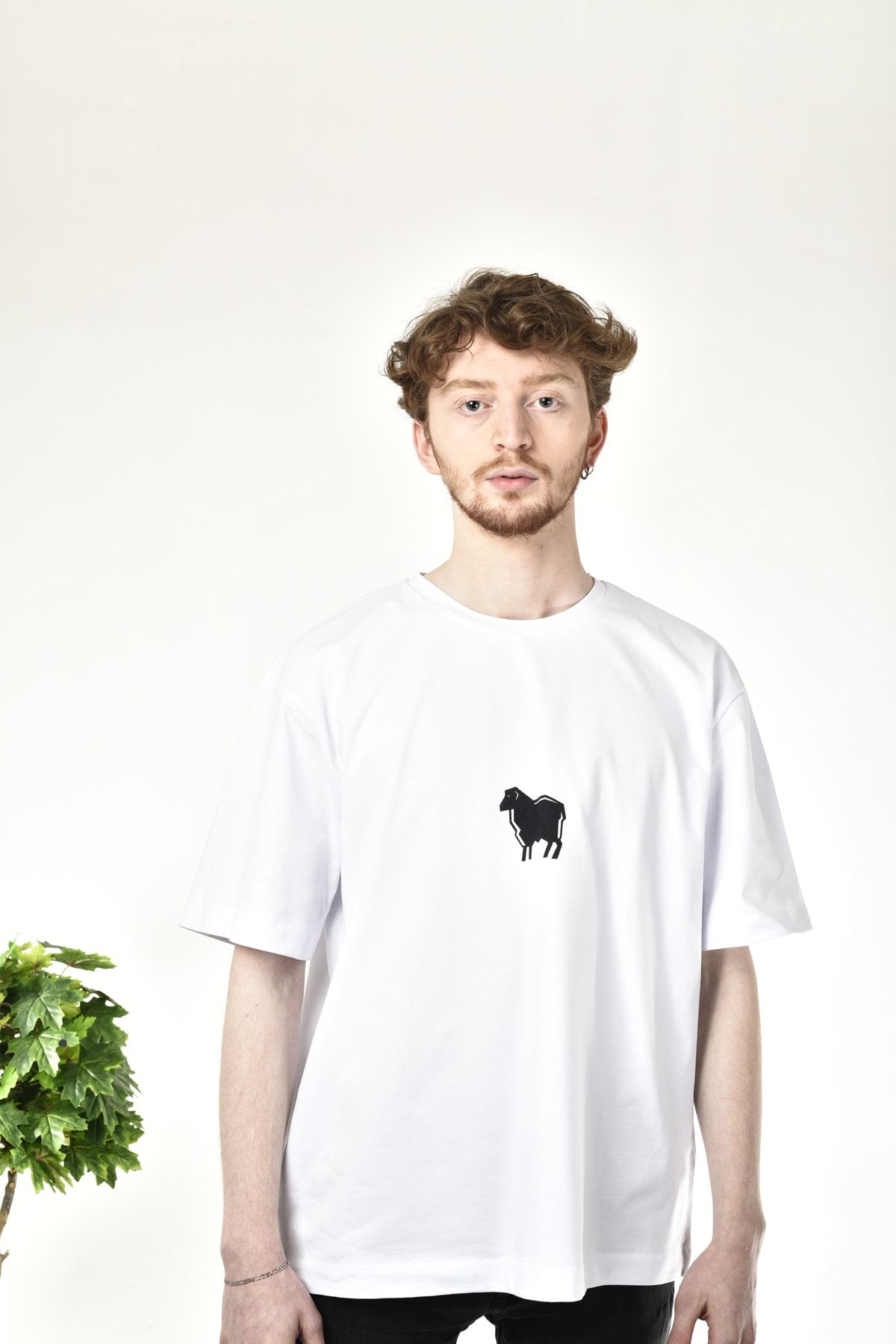 Black Ewe Unısex  Beyaz Baskılı Geniş Kalıp T-shirt