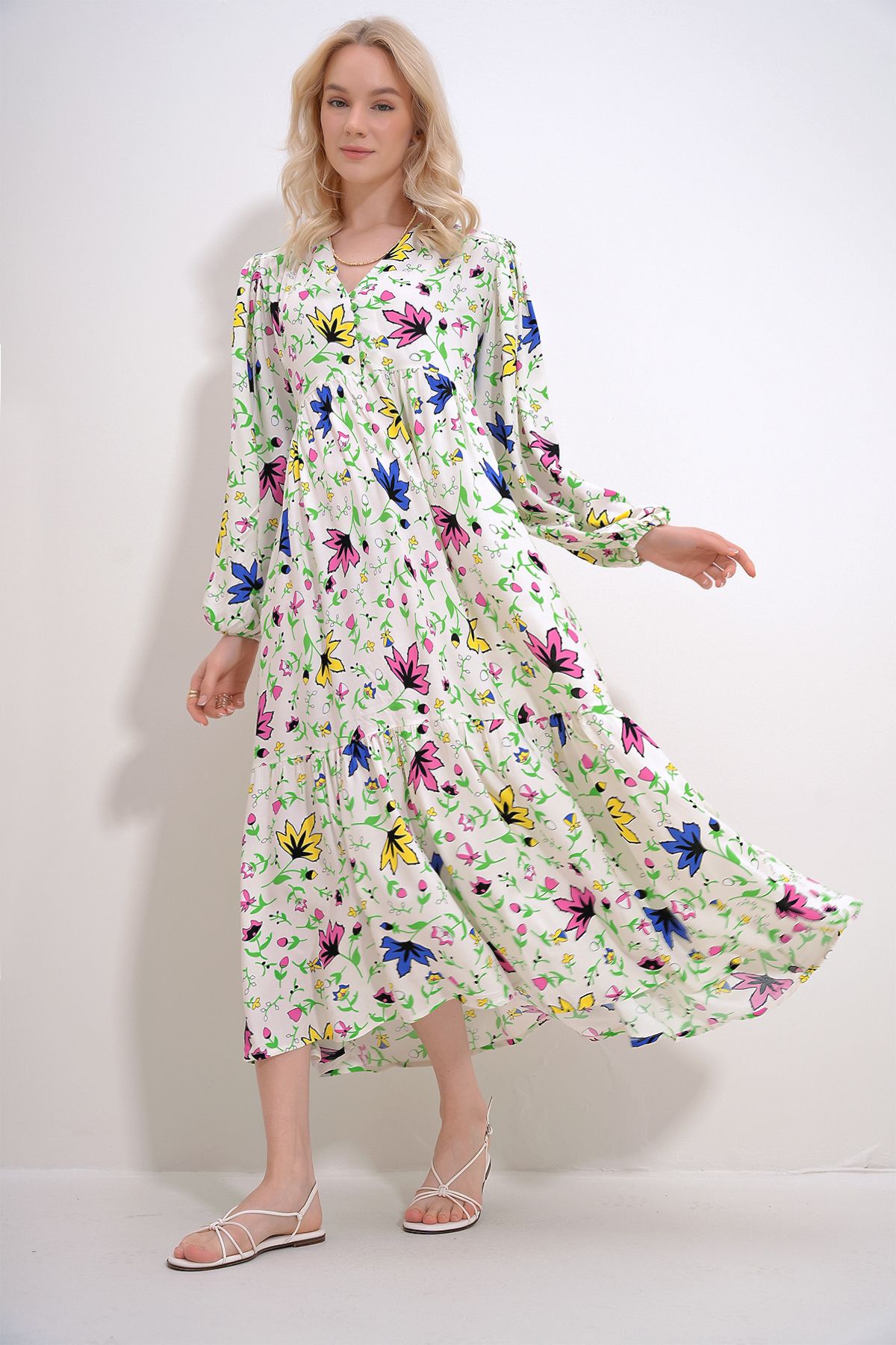 Trend Alaçatı Stili Kadın Vanilya V Yaka Önü Düğme Detaylı Desenli Dokuma Viskon Elbise ALC-X12022