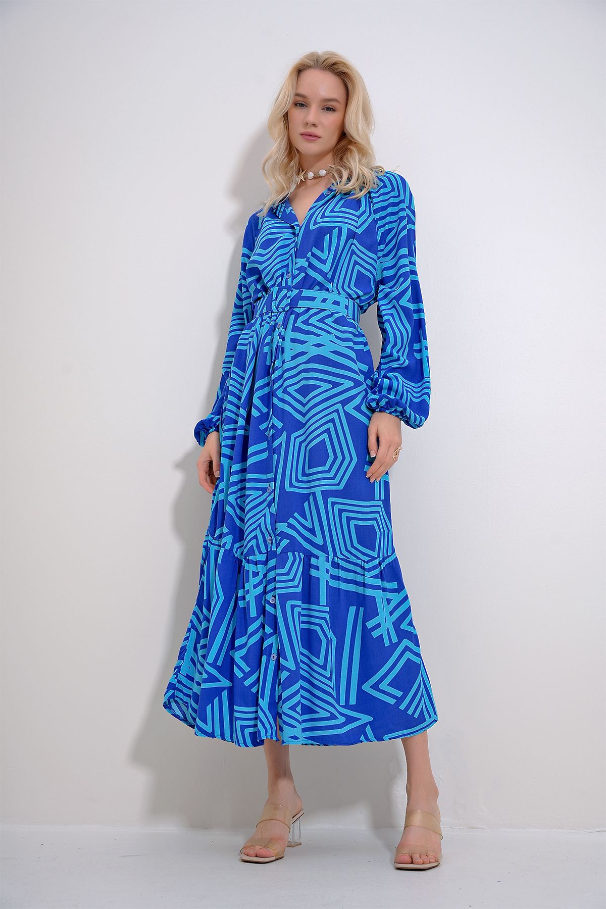 Trend Alaçatı Stili Kadın Mavi Hakim Yaka Önü Düğmeli Beli Kemerli Desenli Dokuma Viskon Elbise ALC-X12035