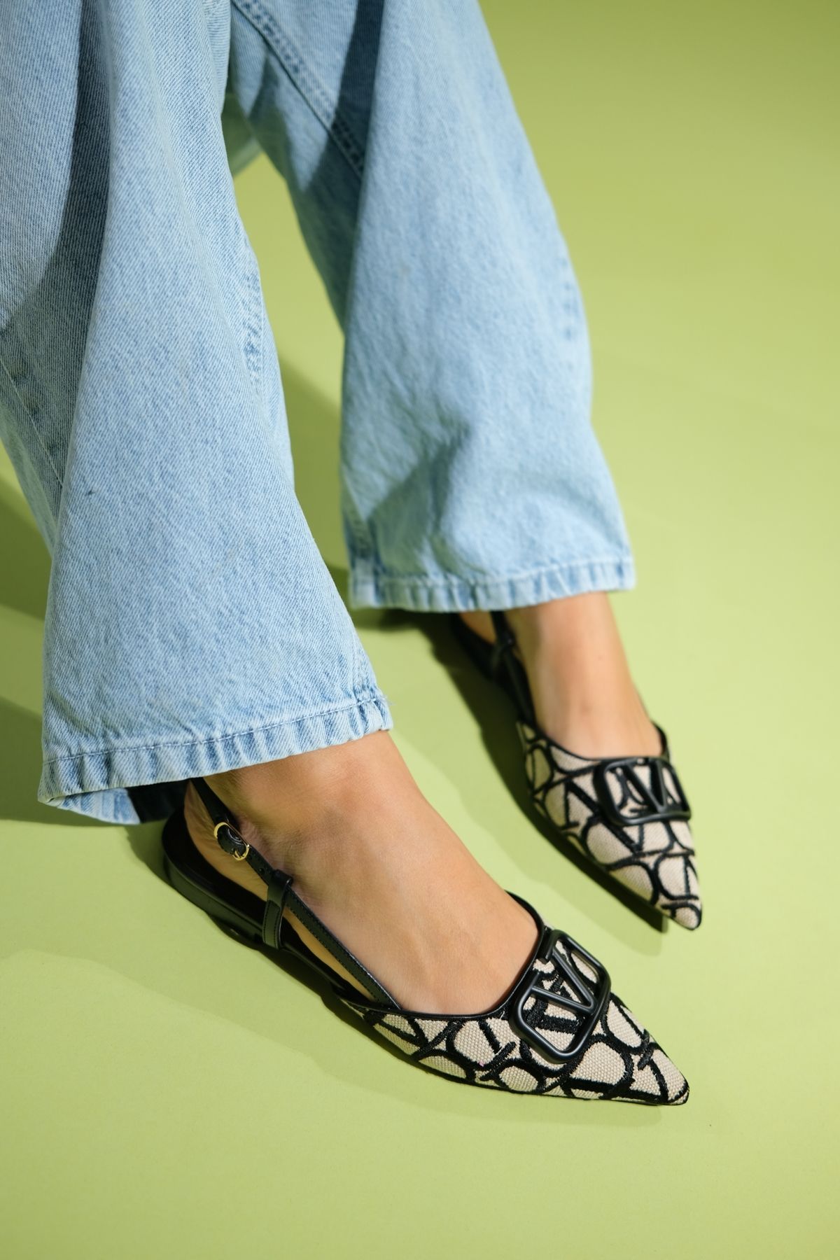 luvishoes PELOPS Siyah Arkası Açık Sivri Burun Kadın Babet Ayakkabı