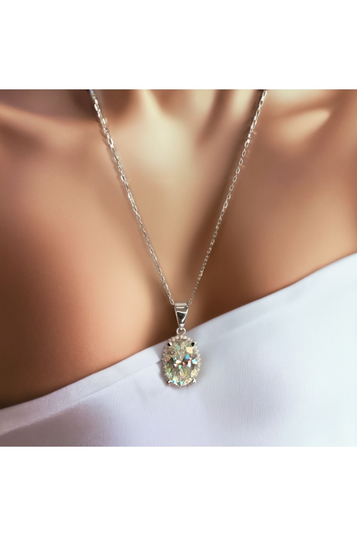 LİDYAWORLD Sky Diamond Oval Taşlı Damla Etrafı Taş işlemeli 925 Ayar Gümüş Kadın Kolye- Lüks ve Modern Tasarım