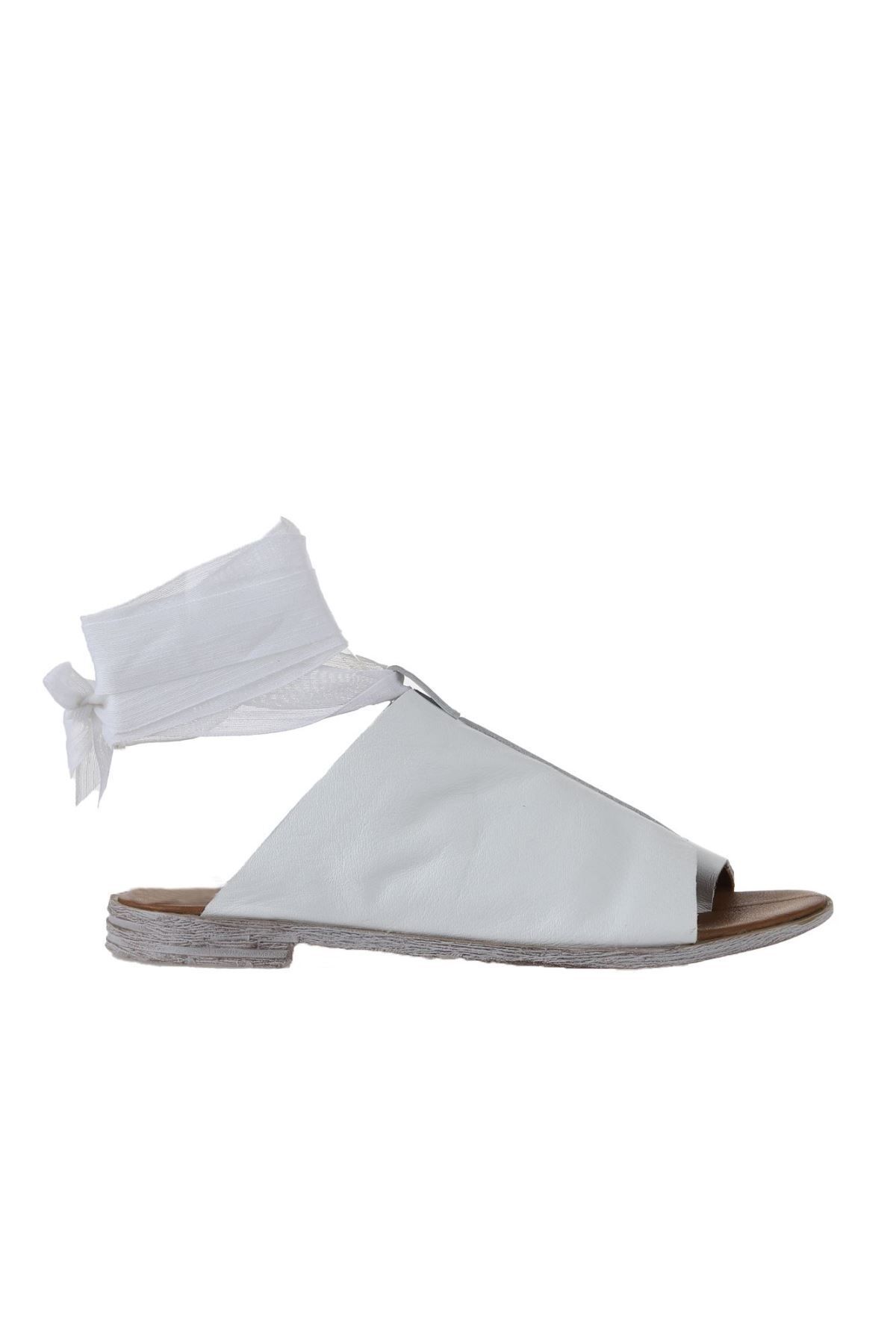 BUENO Shoes Beyaz Deri Kadın Parmak Arası Sandalet
