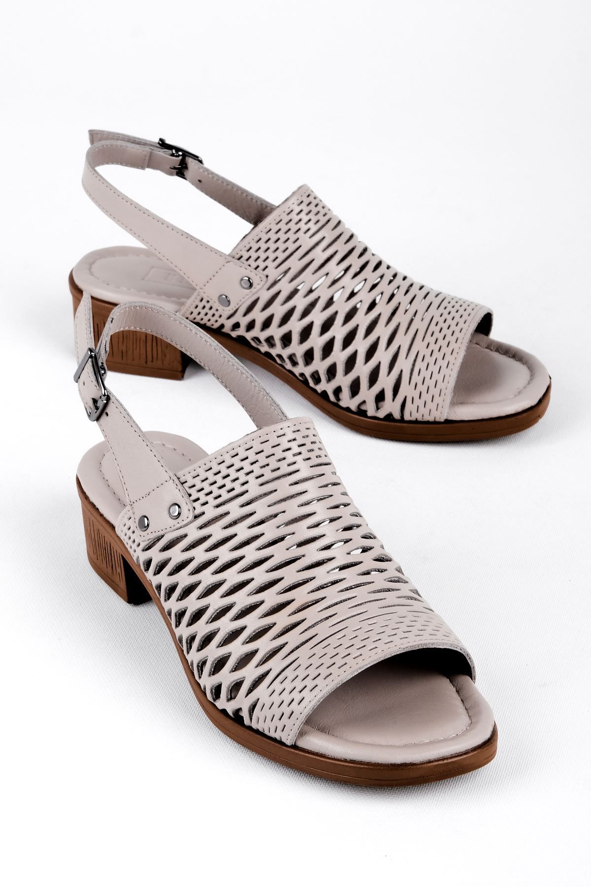 LAL SHOES & BAGS Ressie Kadın Hakiki Deri Deli Detaylı Arkası Açık Topuklu Ayakkabı-Gri