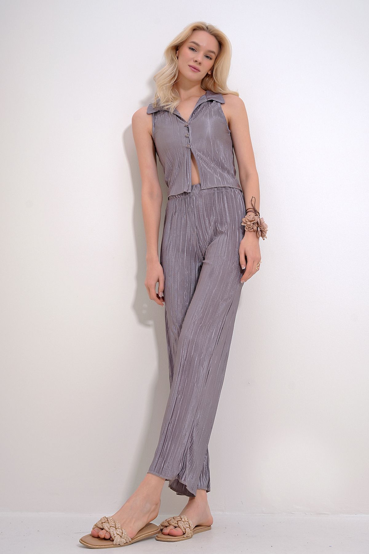 Trend Alaçatı Stili Kadın Vizon Pileli Gömlek Ve Palazzo Pantolon İkili Takım ALC-X11855