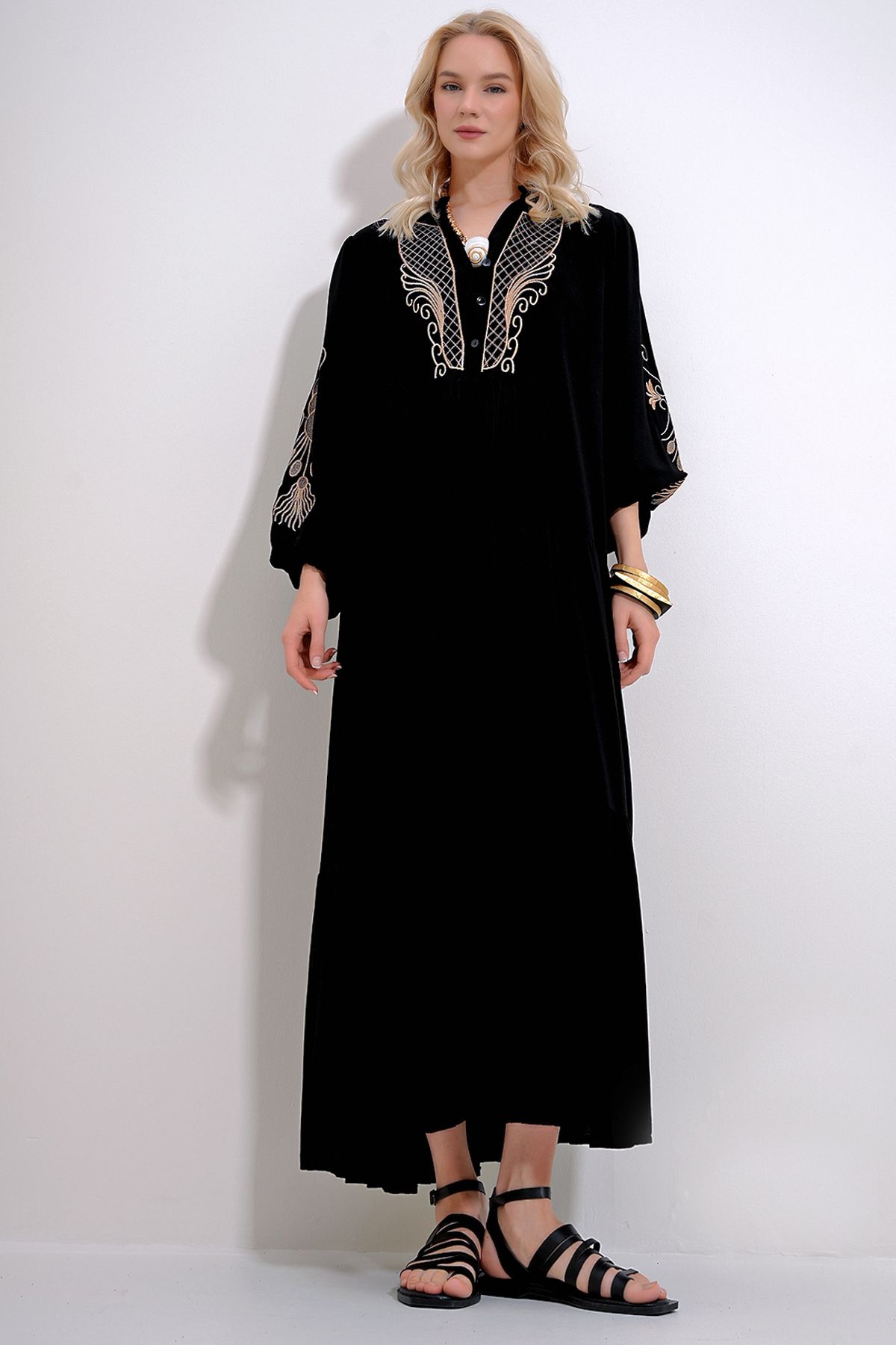 Trend Alaçatı Stili Kadın Siyah Hakim Yaka Sim Nakışlı Maxi Boy Dokuma Elbise ALC-X11992