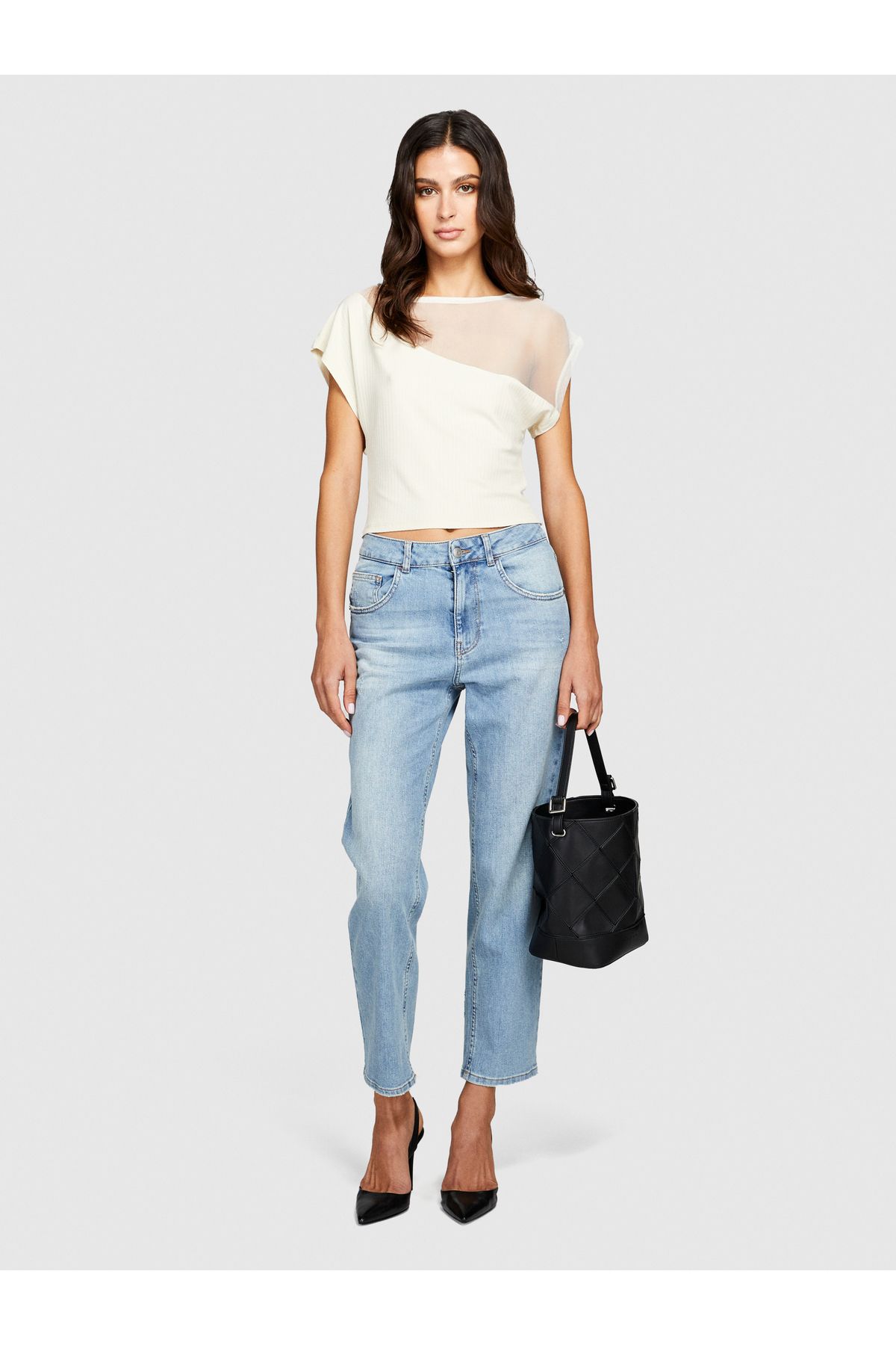 Sisley Kadın Bej Viskoz Karışımlı Slim Fit Tül Detaylı Crop Kolsuz T-Shirt