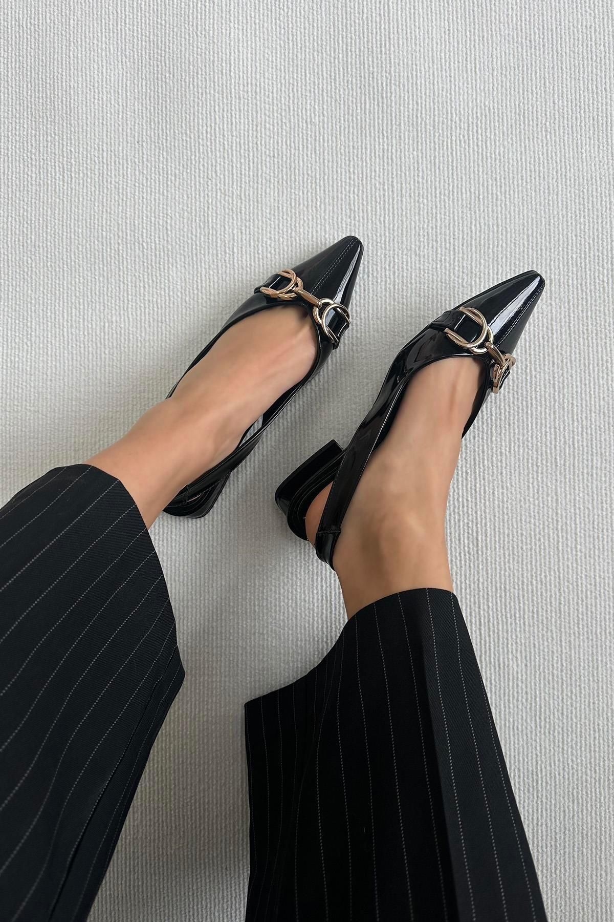 Straswans Suzi   Kadın Toka Detay  Rugan  Ayakkabı Siyah