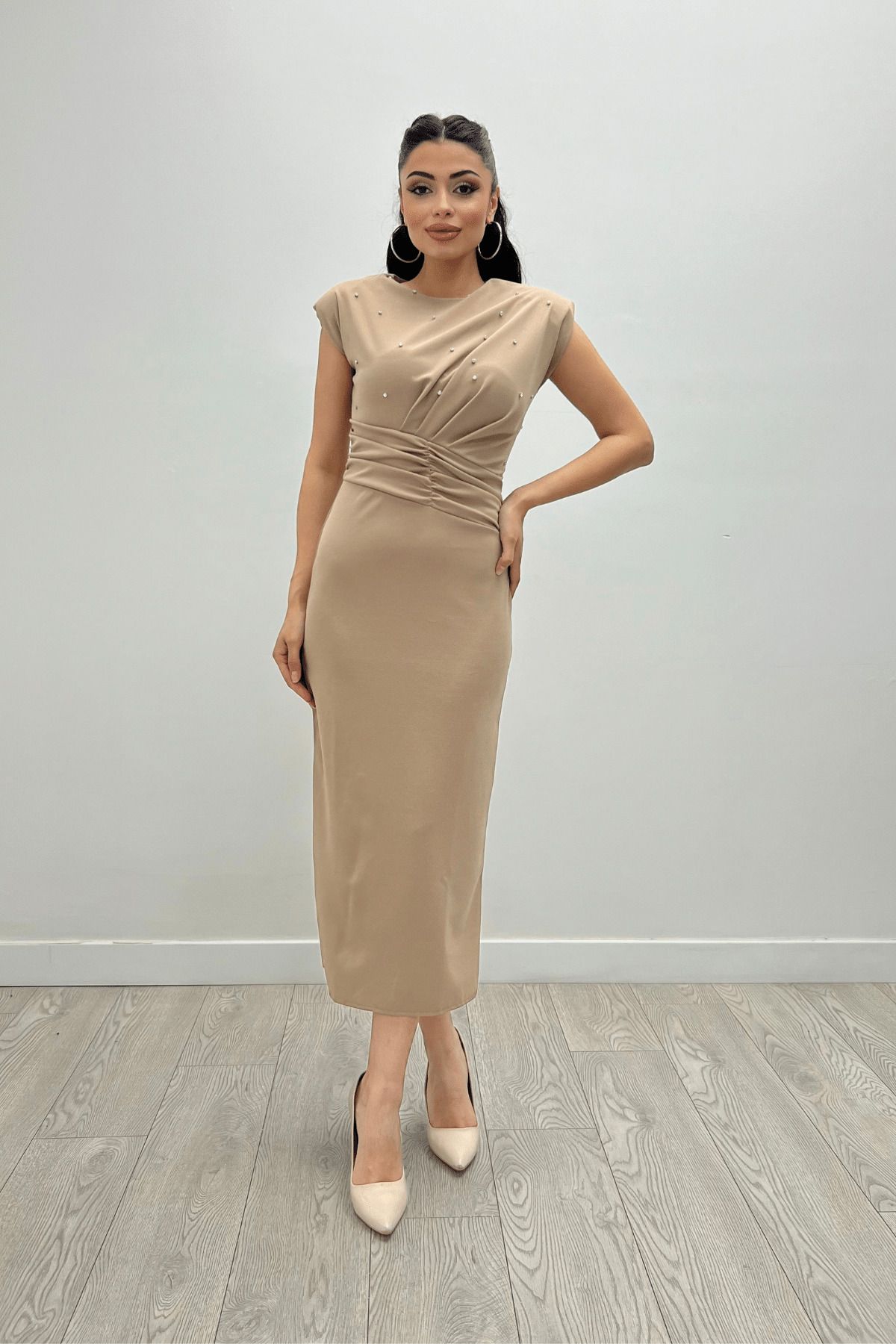 giyimmasalı Krep Kumaş Taş Detaylı Kalem Elbise - Bej