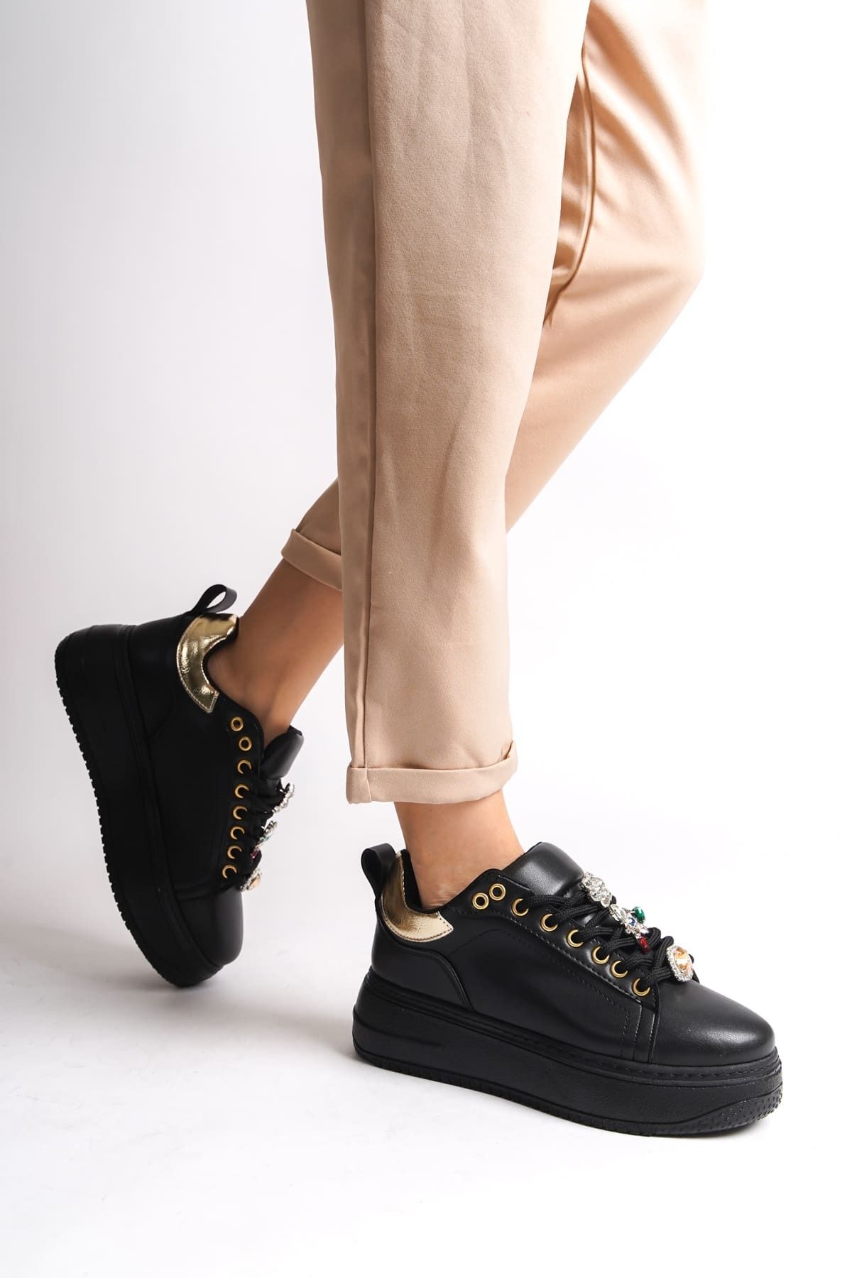 Rozero Shoes TAMARA Bağcıklı Ortopedik Taban Renkli Taş Dekorlu Kadın Sneaker Ayakkabı ST Siyah/Altın