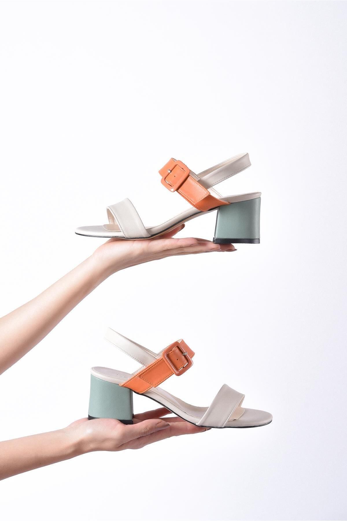 bescobel Kadın Sonya Bejmint Renkli Toka Detaylı Sandalettopuklu Ayakkabı